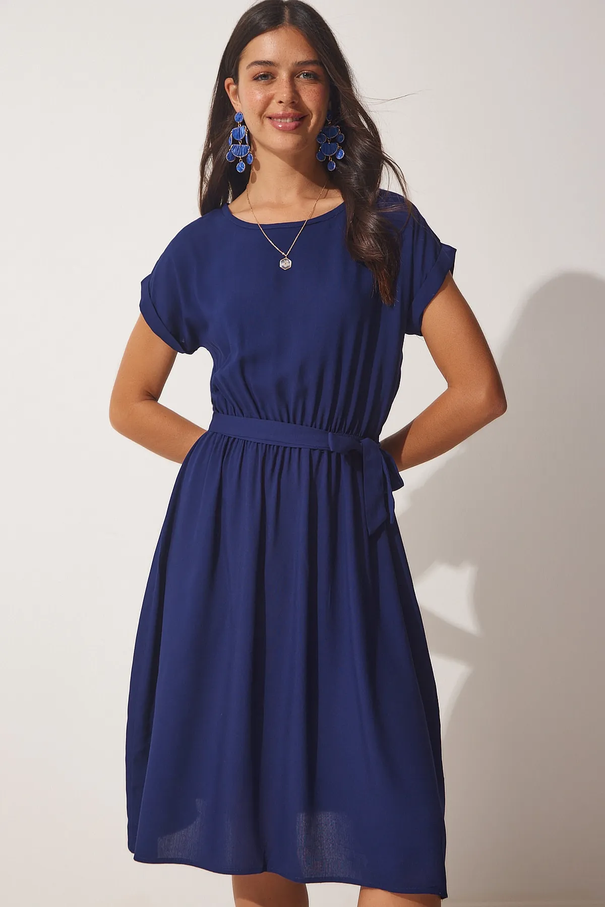 Happiness İstanbul  Marineblaues Damen-Sommerkleid aus Viskose mit Gürtel BH00415