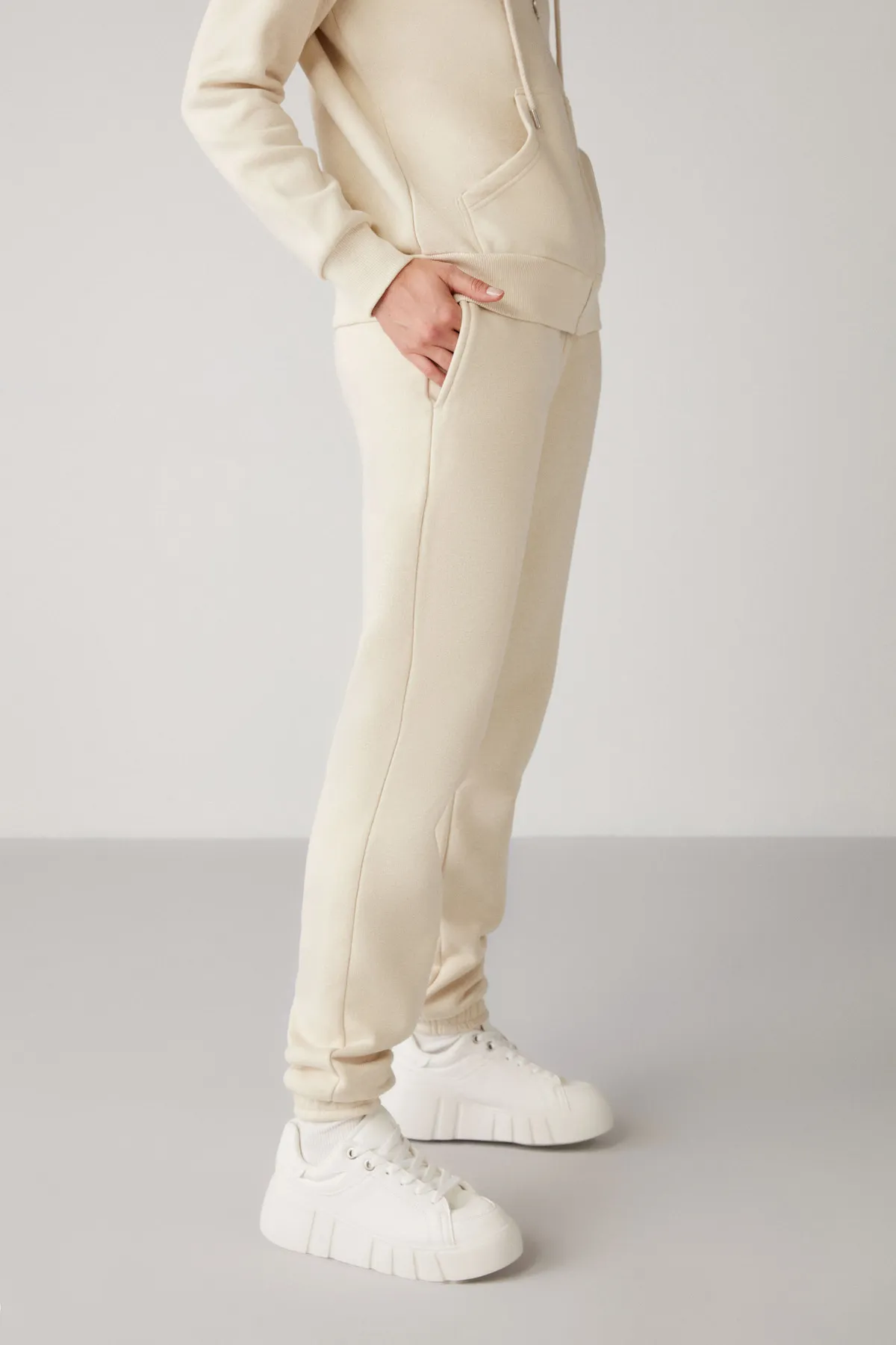GRIMELANGE  Marıtza Vanilla-Jogginghose für Damen in normaler Passform mit elastischem Bund und Beinen und Fleece-Innenseite