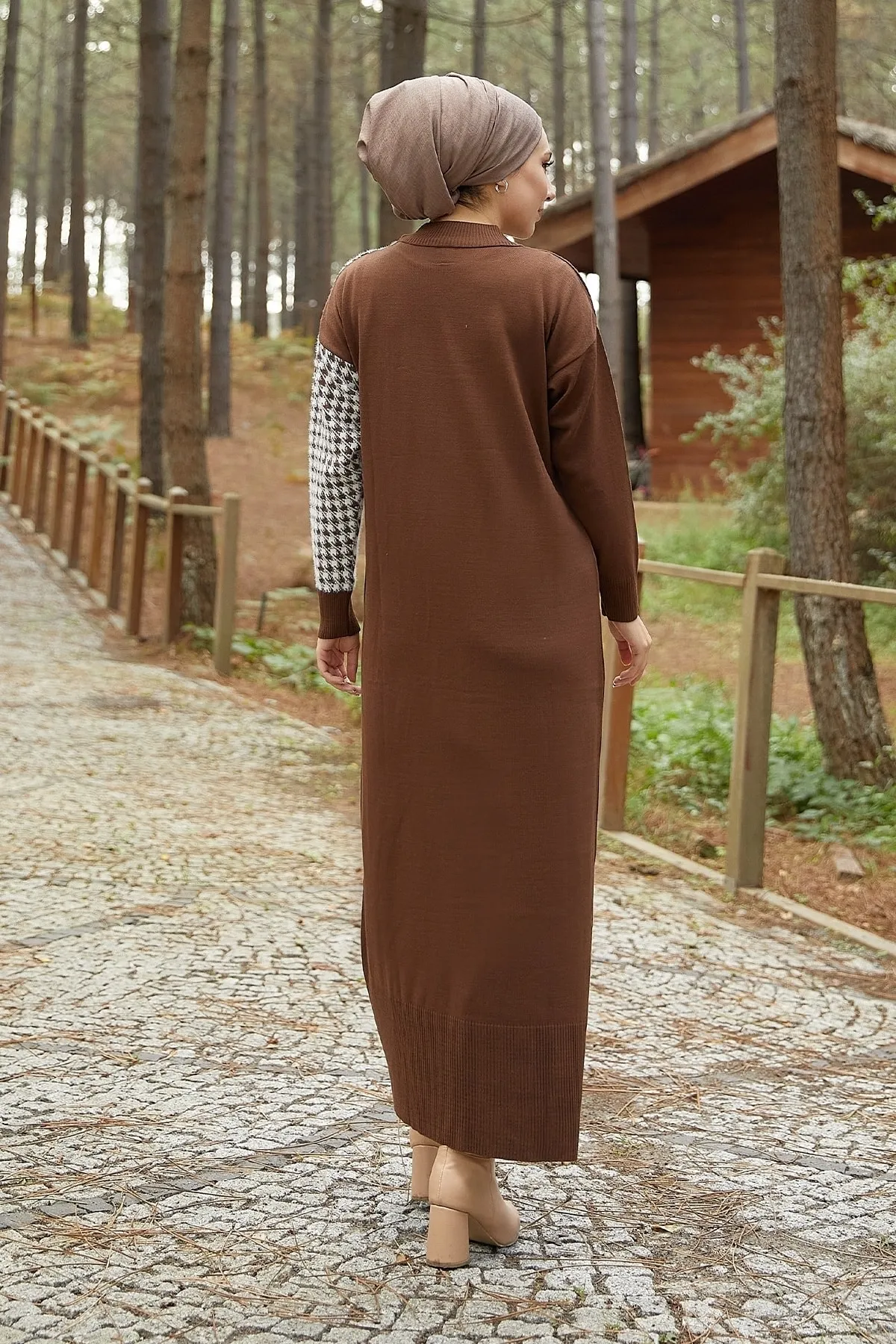 InStyle  Amelya Strickkleid mit Hahnentrittmuster und Ärmeln – Bitterbraun