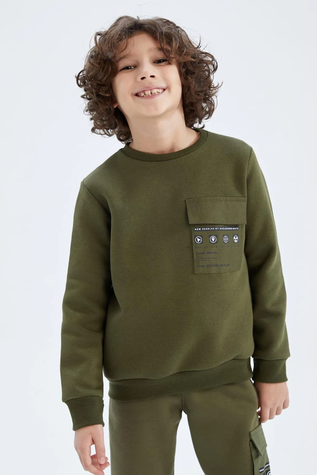 DeFacto  Bedrucktes Sweatshirt mit Rundhalsausschnitt und Tasche für Jungen