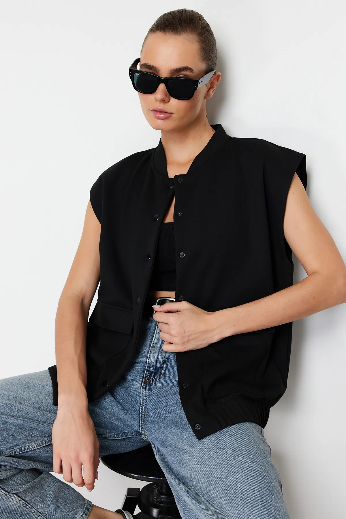 Trendyol Collection  Schwarze Strickbluse mit Druckknopfverschluss TWOSS24BZ00316