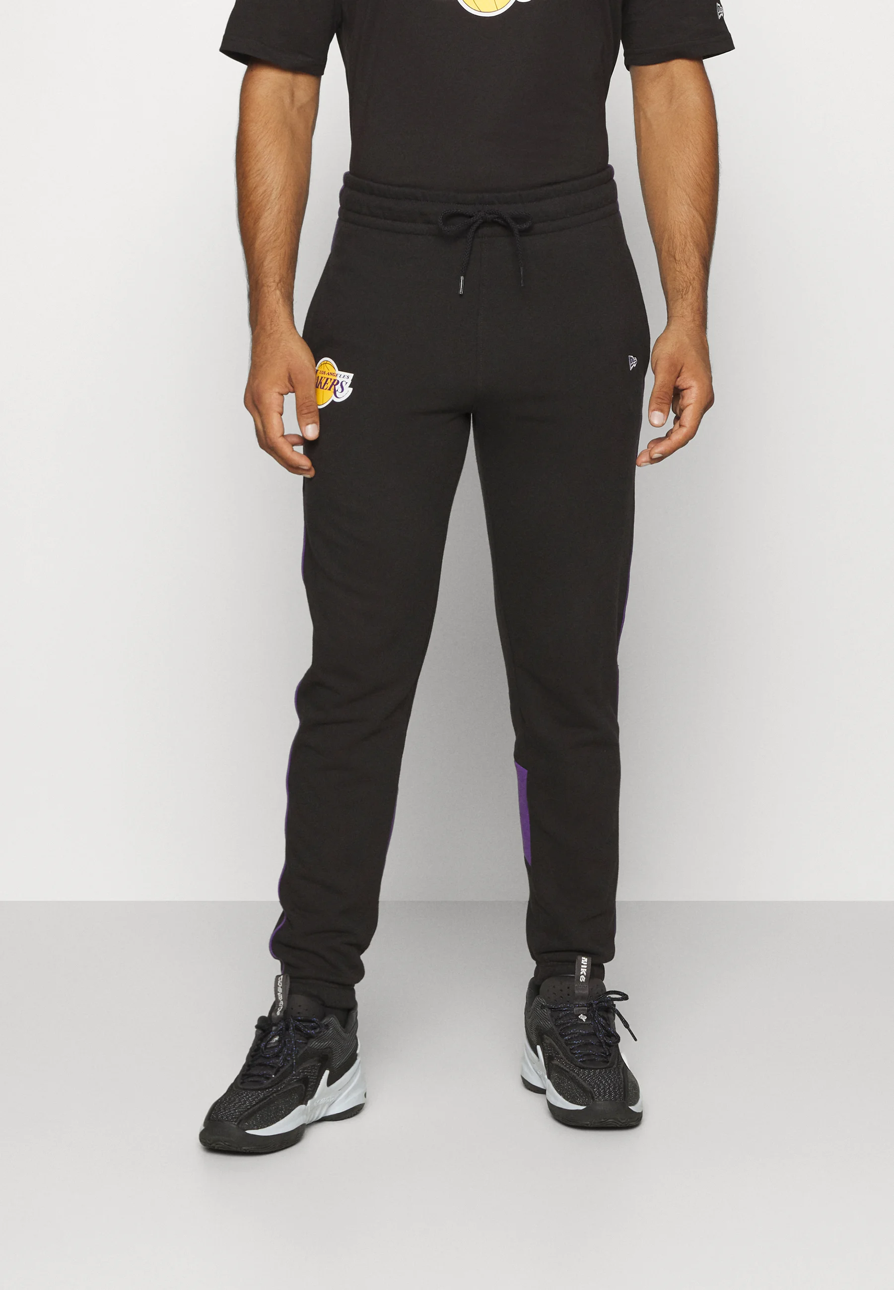 Pantalones deportivos con inserto NBA LOS ANGELES LAKERS de New Era - Equipo