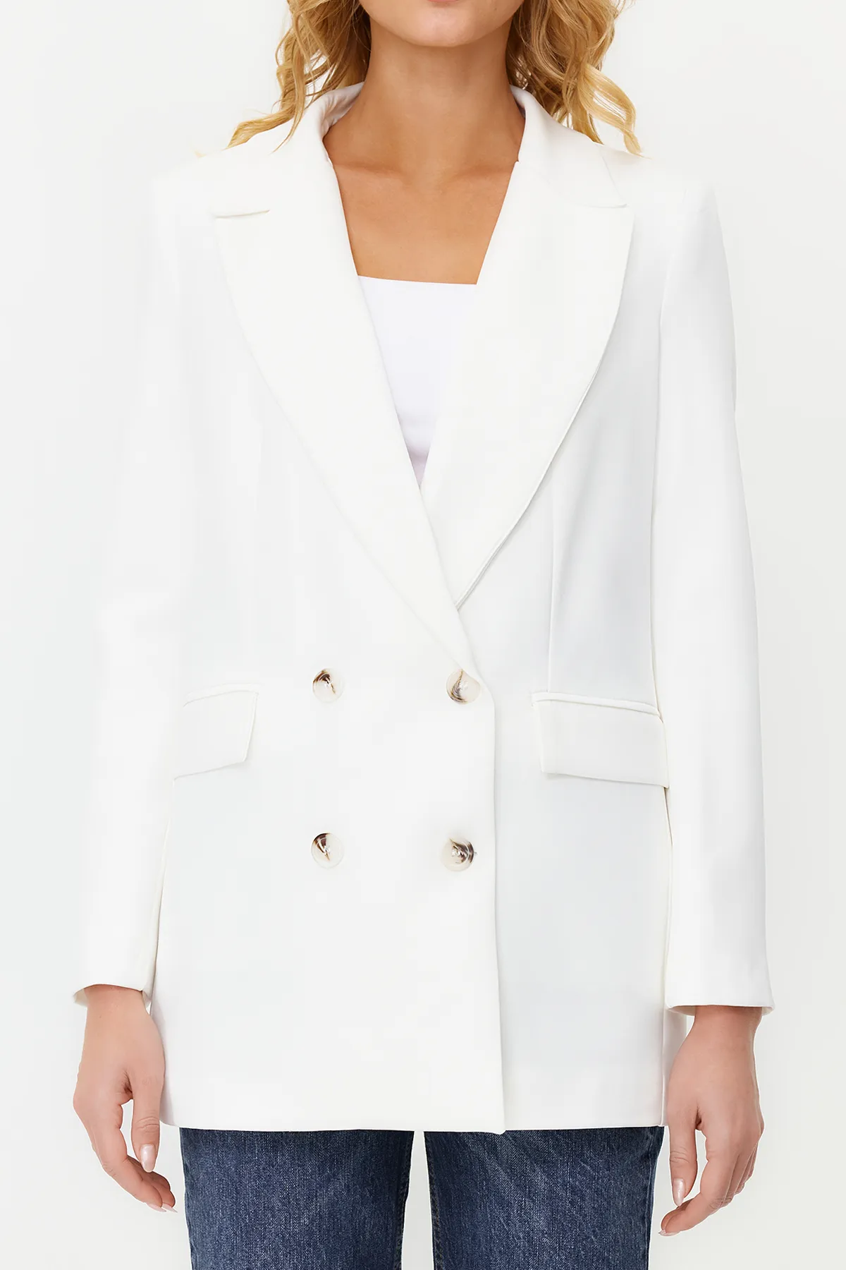 Trendyol Collection  Weiße, übergroße, gefütterte, geknöpfte gewebte Blazerjacke TWOAW22CE0167