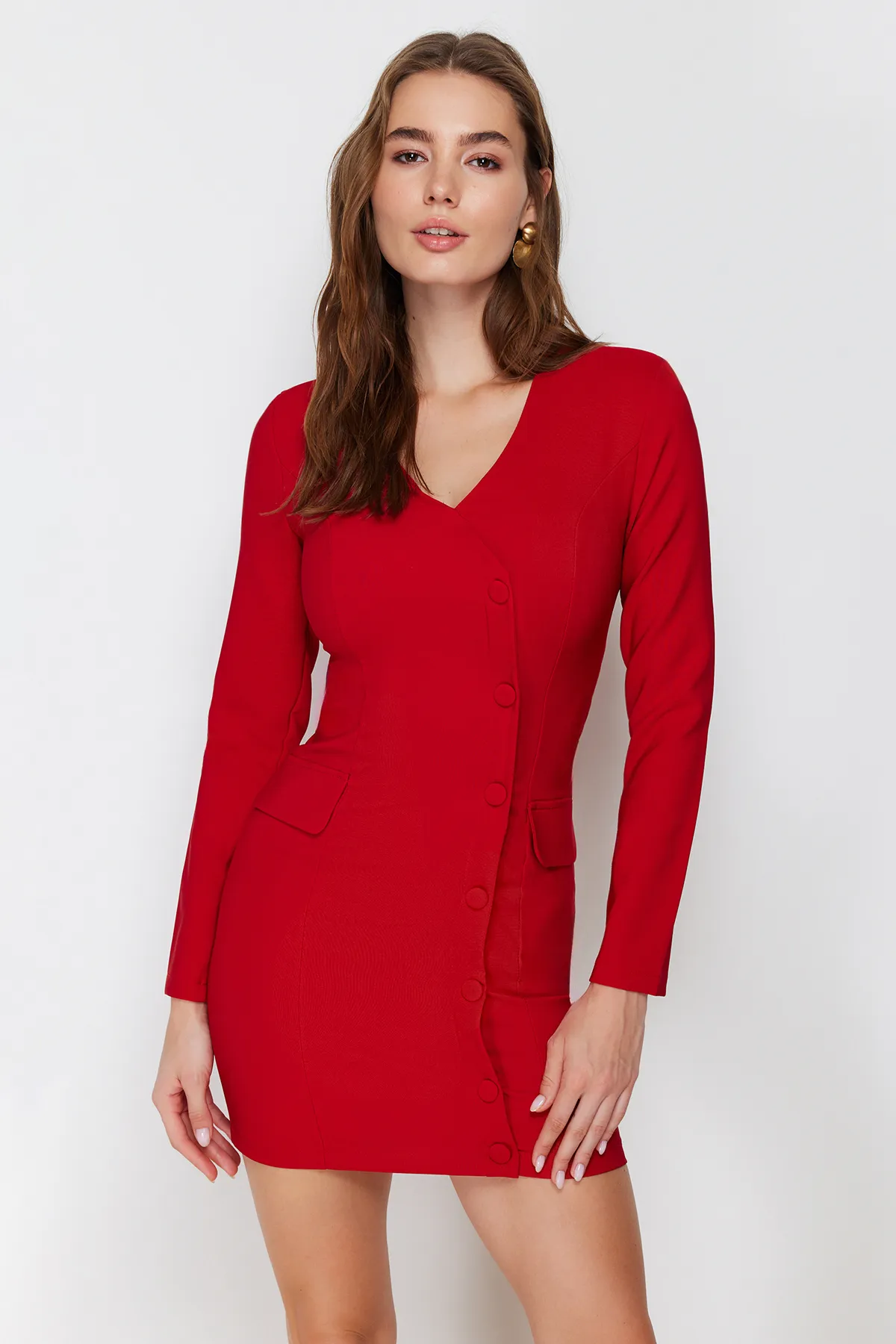 Trendyol Collection  Rotes, gewebtes Jackenkleid mit geknöpftem V-Ausschnitt und Taschendetails TWOAW24EL00629