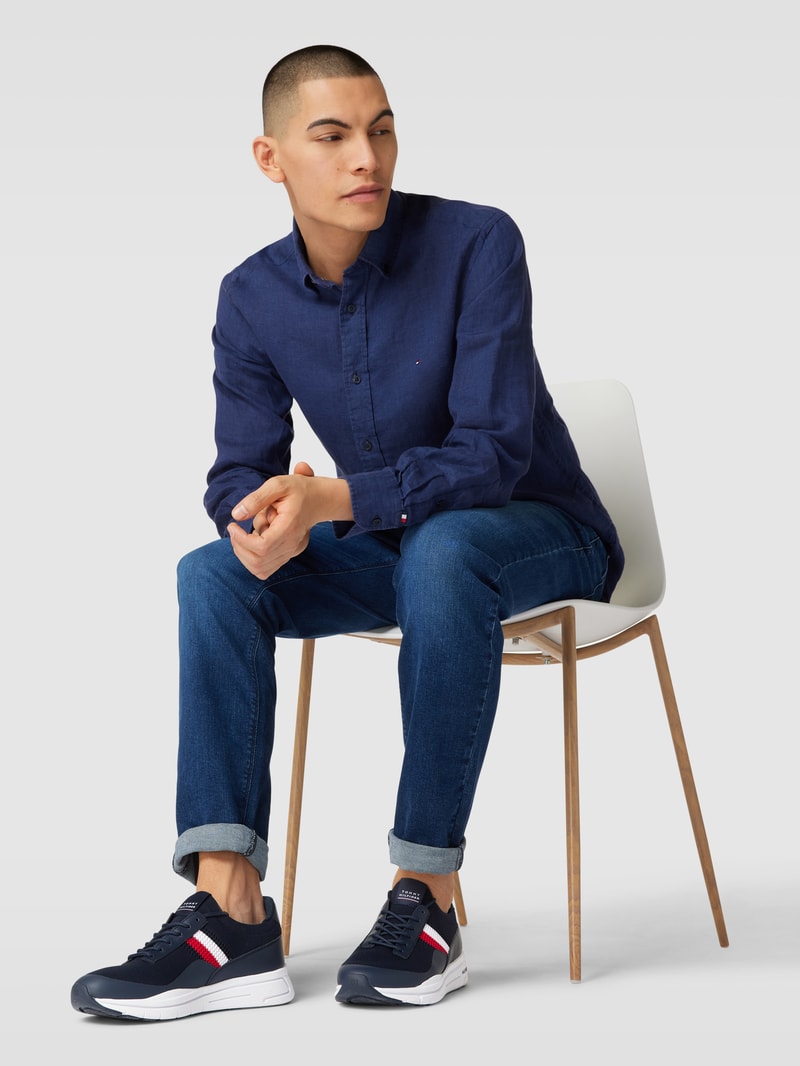 Sneaker mit Label-Details in marineblau
