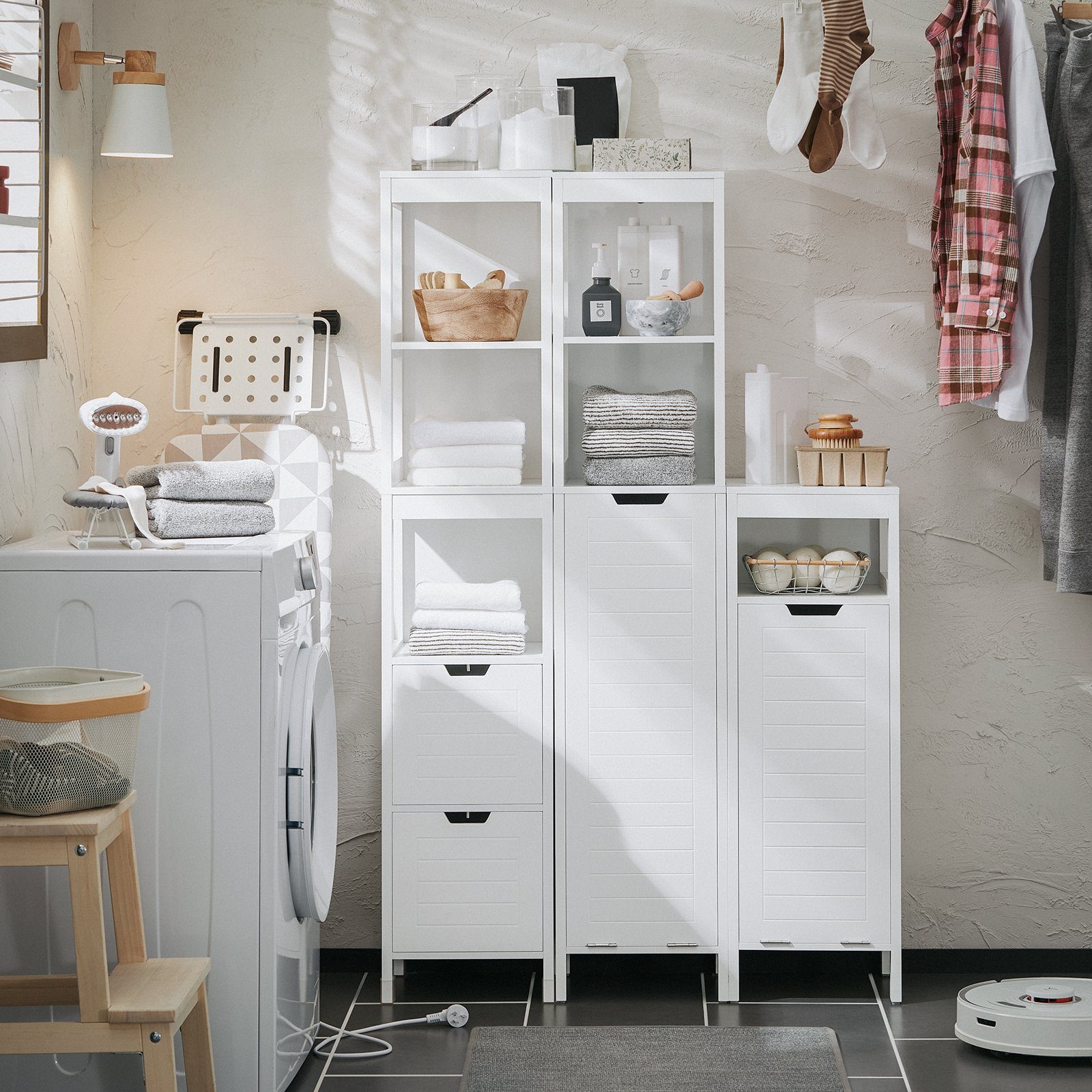 SoBuy Wäscheschrank BZR122 Badschrank mit Wäschesack Wäschesammler Wäschekorb Wäschetruhe Weiß