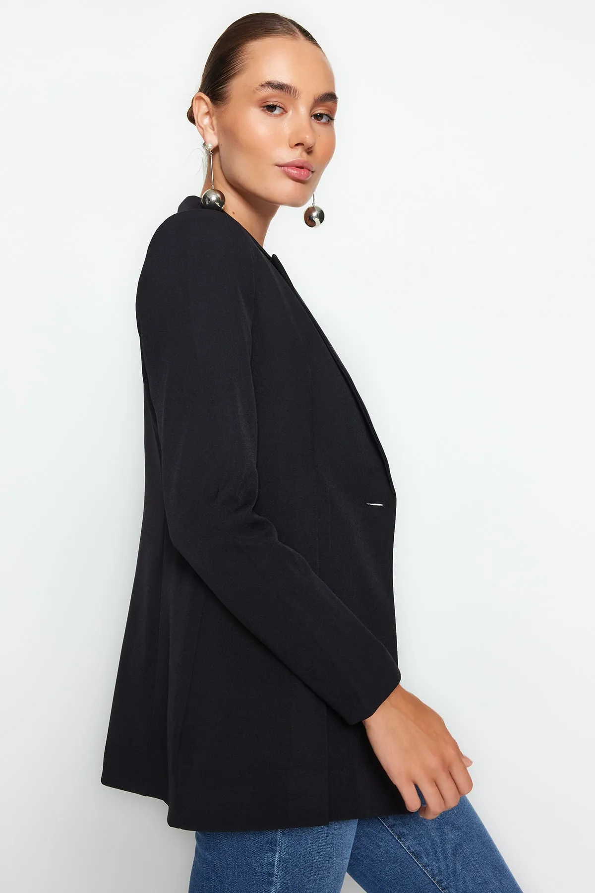 Trendyol Collection  Schwarze taillierte, gefütterte Blazerjacke aus Webstoff TWOAW24BC00047