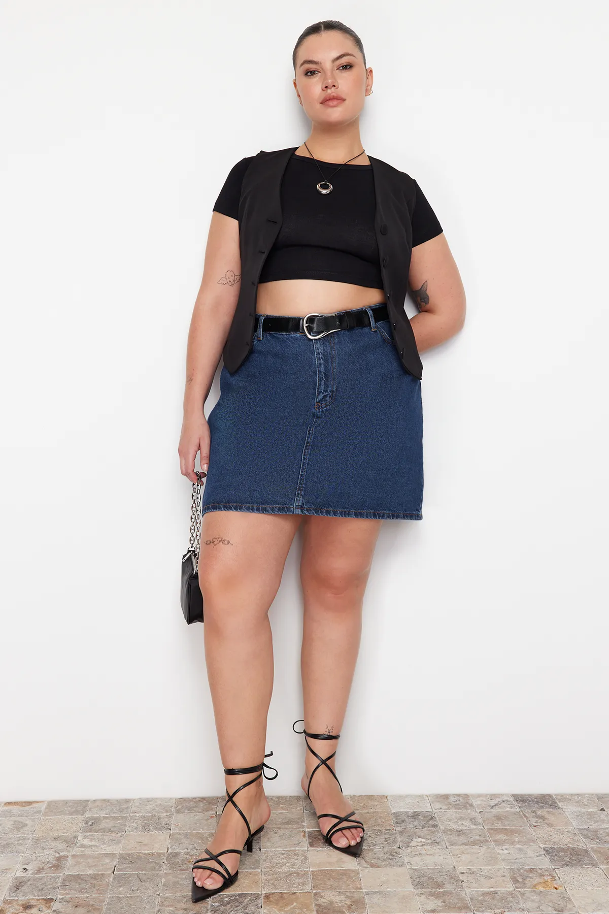Trendyol Curve  Blauer Jeansrock in A-Form mit hoher Taille TBBAW23AZ00042