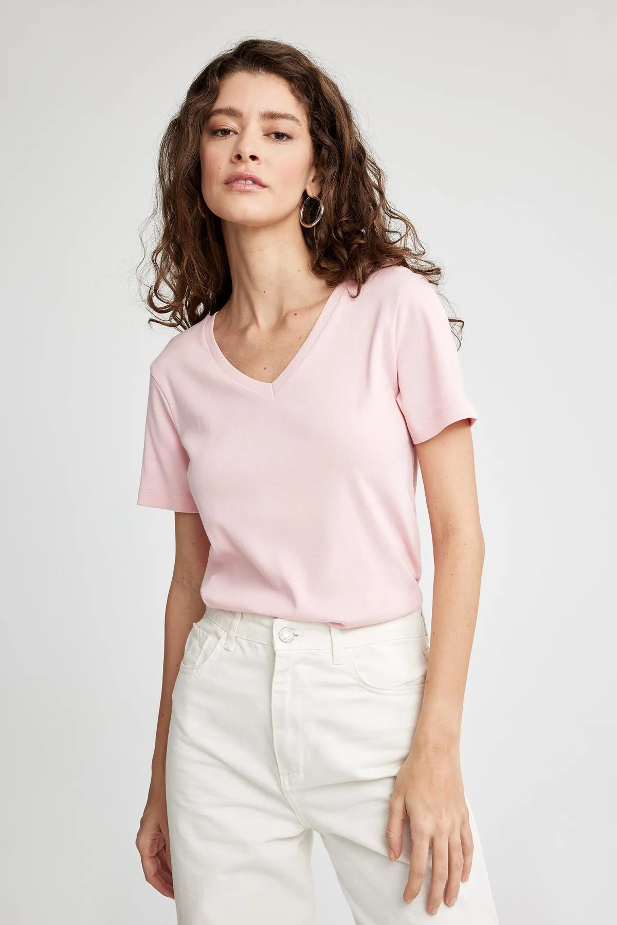 DeFacto  Schmal geschnittenes Basic-Kurzarm-T-Shirt aus 100 % Baumwolle mit V-Ausschnitt