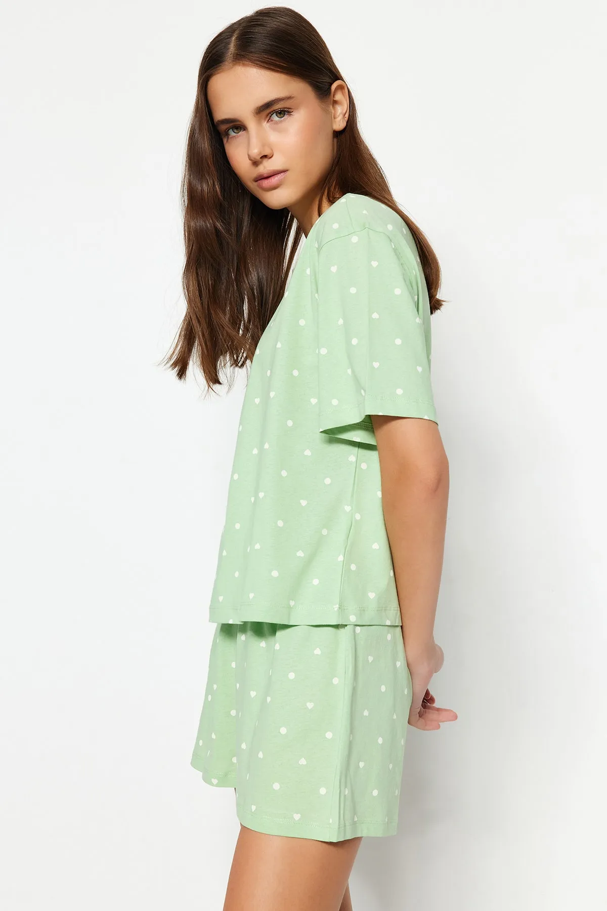 Trendyol Collection  Mintgrünes Pyjama-Set aus 100 % Baumwolle mit Herzmuster, T-Shirt und Shorts, Strick-Pyjama-Set THMSS21PT1485