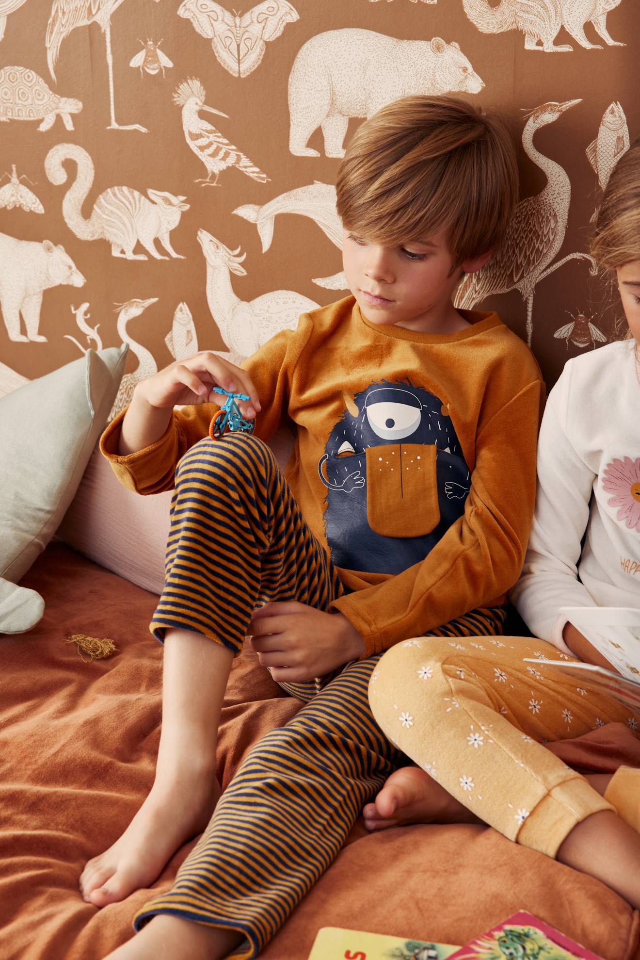 Pyjama ludique monstre velours garçon caramel