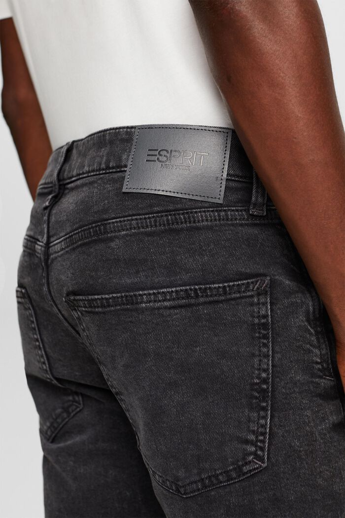 Jeans mit mittlerer Bundhöhe und schmaler Passform