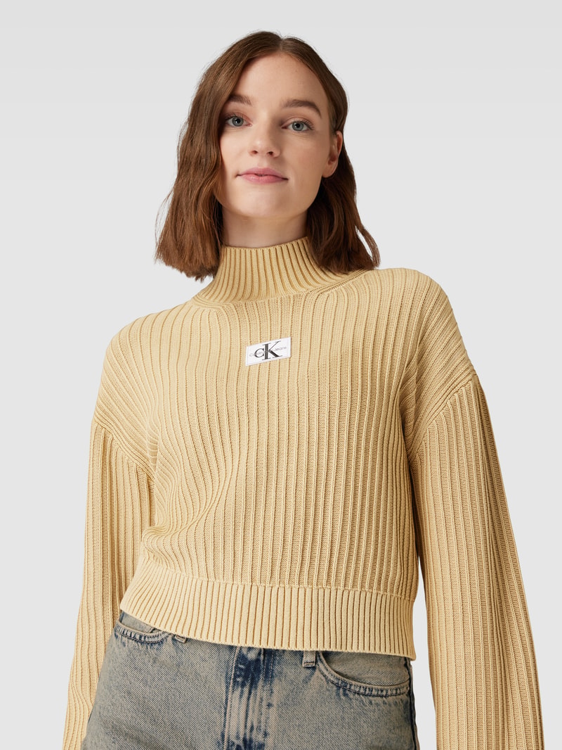 Strickpullover mit Label-Patch in sand