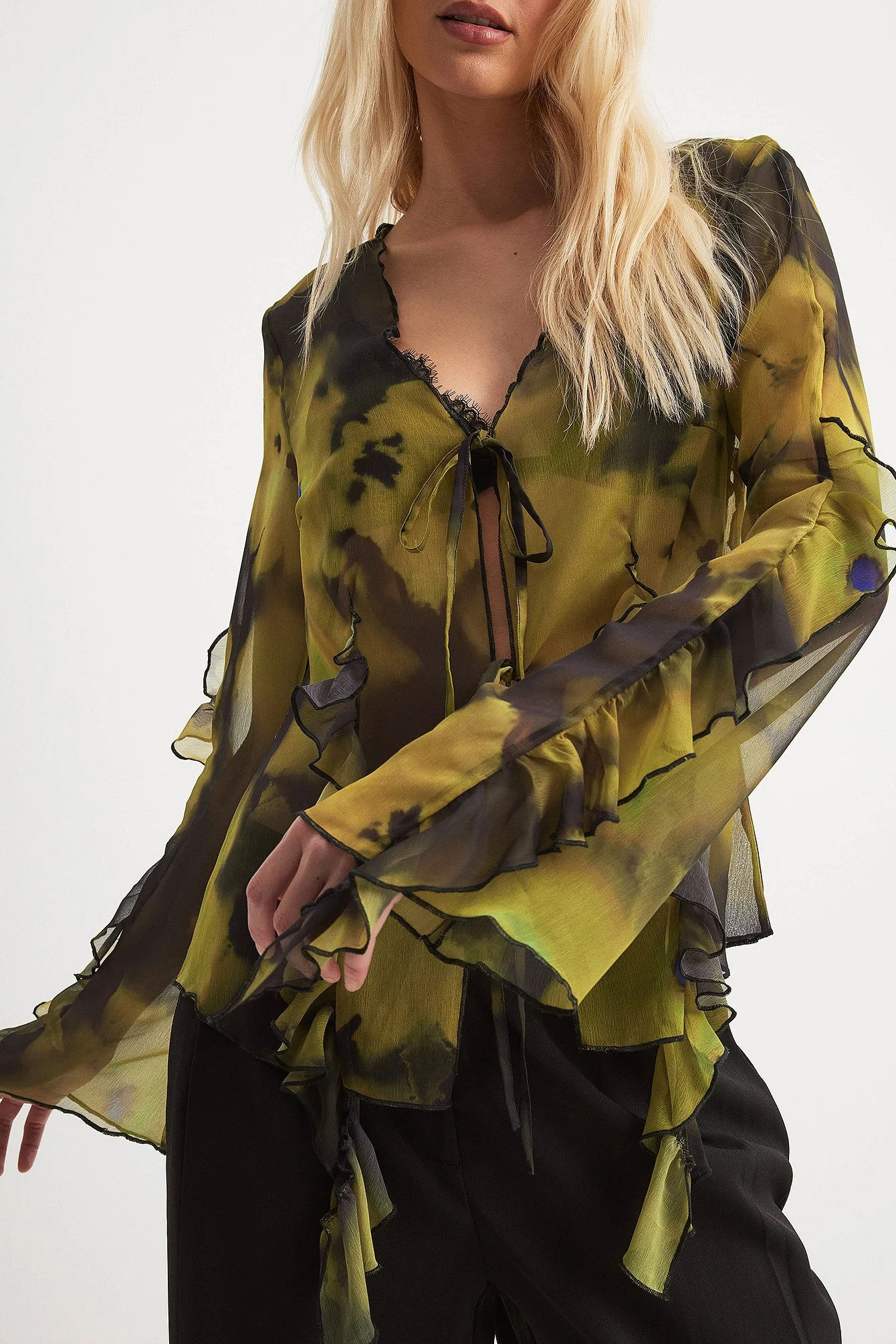 Bluse mit Rüschen und Schleifendetail