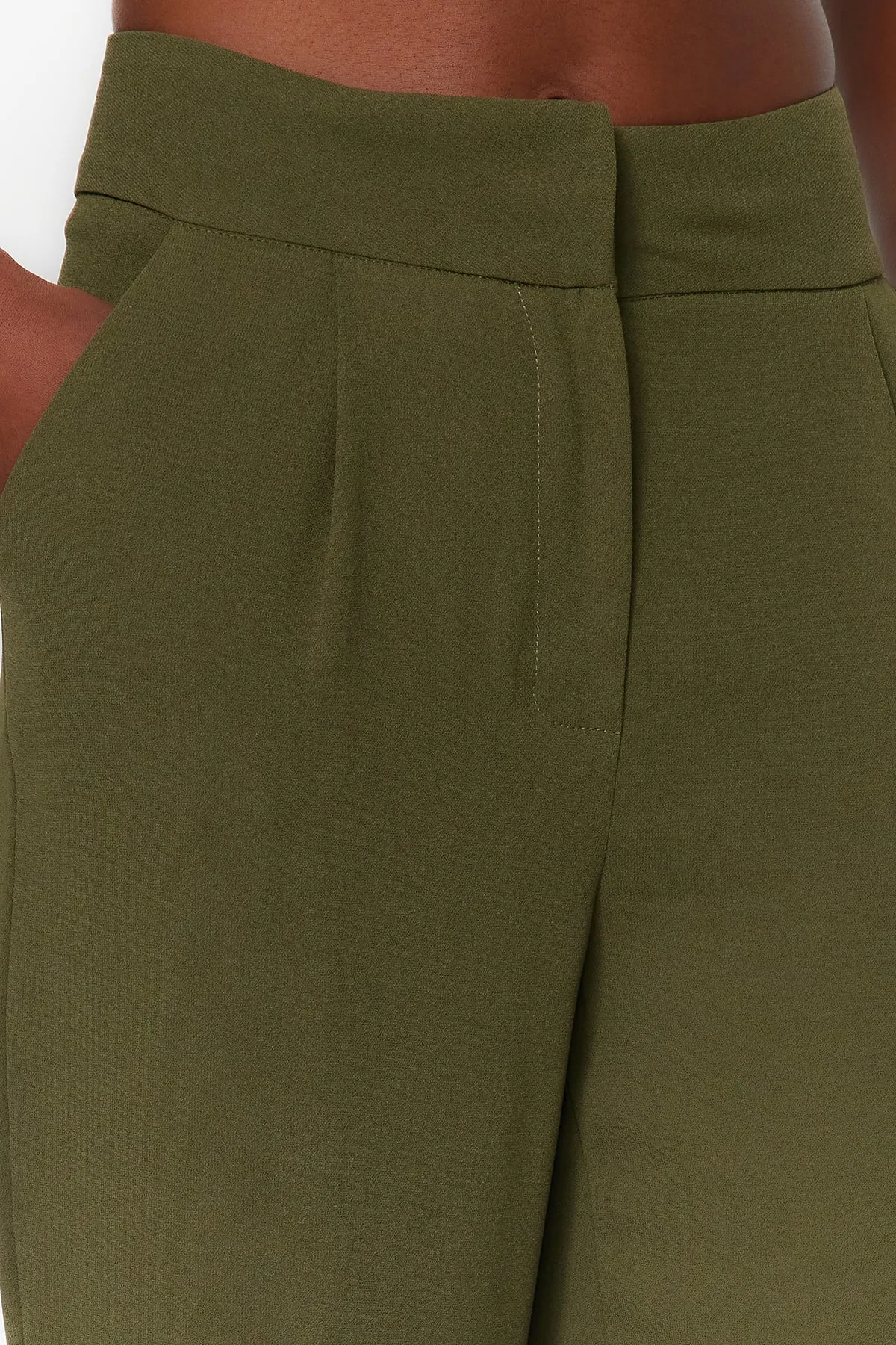 Trendyol Collection  Khakifarbene, plissierte Webhose mit weitem Bein TWOSS19WX0017
