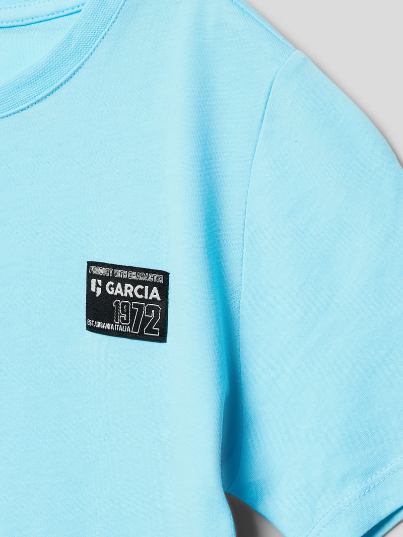 T-Shirt mit Label-Patch in blau