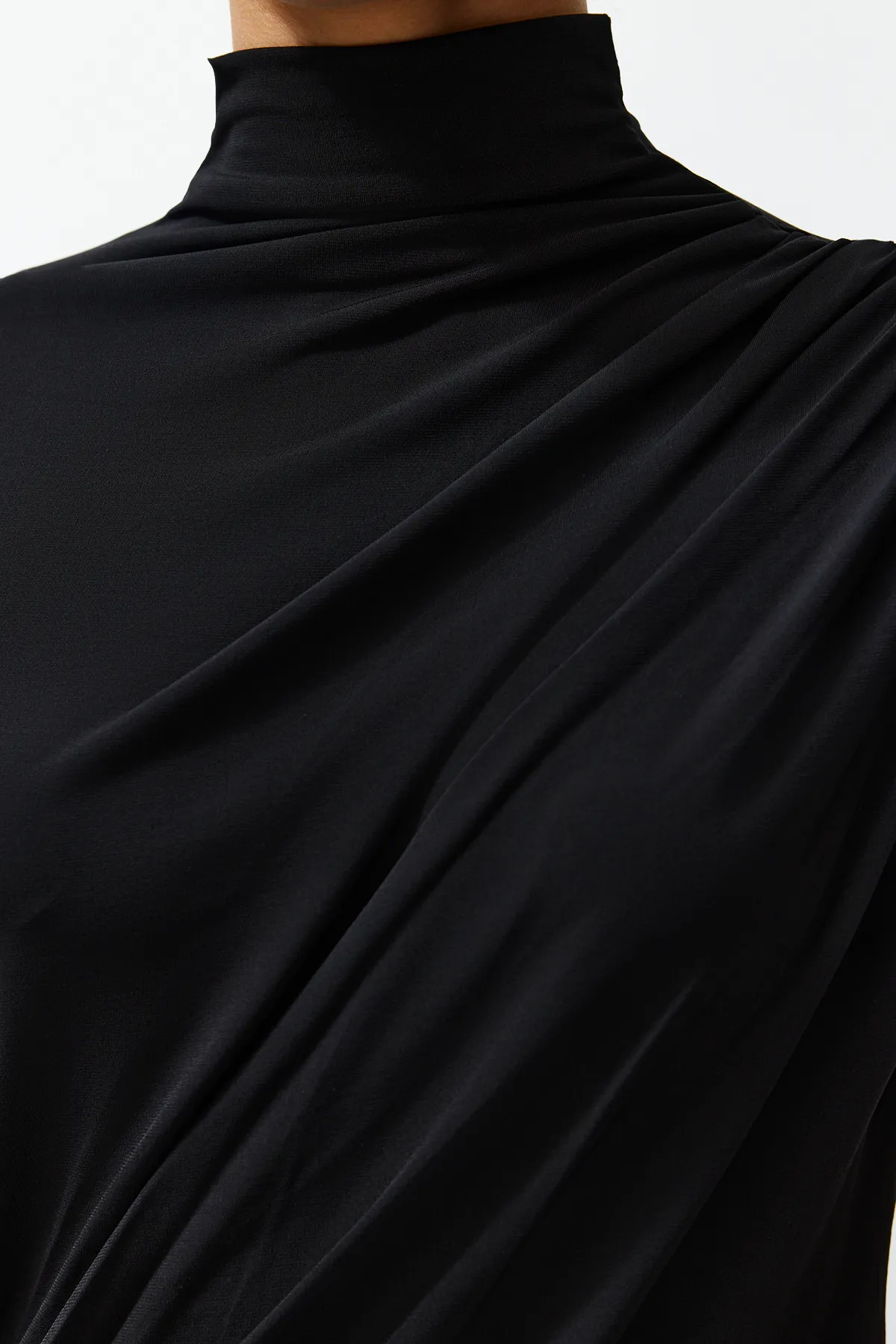 Trendyol Collection  Schwarze, taillierte/taillierte Kurzarm-Stretch-Strickbluse mit Stehkragen und Raffung TWOSS24BZ00426