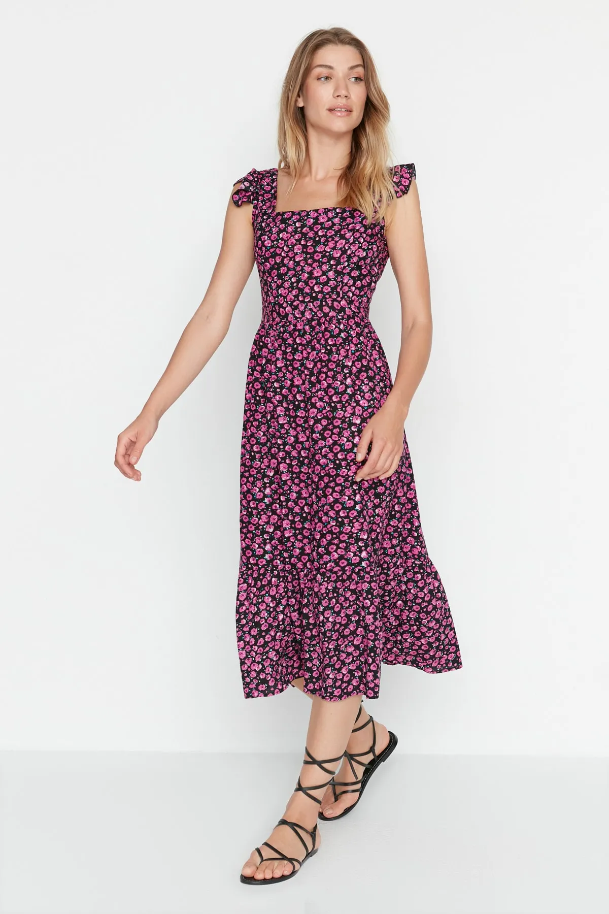 Trendyol Collection  Mehrfarbiges, gewebtes Kleid aus Viskose mit Blumendruck und quadratischem Ausschnitt in A-Linie TWOSS20EL3331