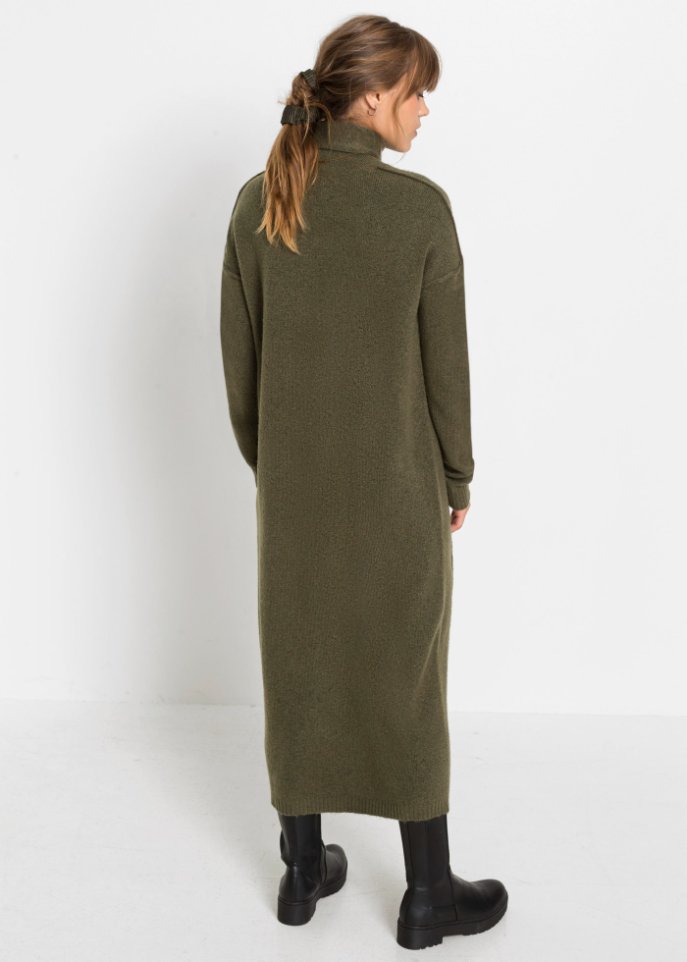 Strickkleid mit Tasche und recyceltem Polyester