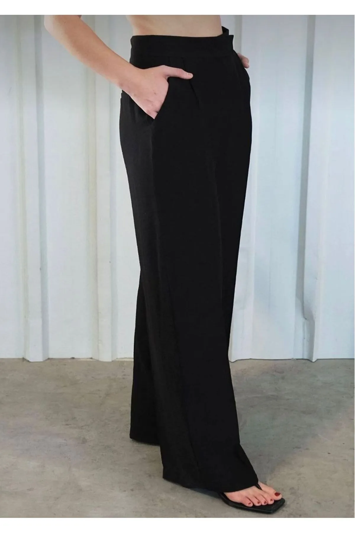 Laluvia  Schwarze Hose mit weitem Bein und detaillierter Taille