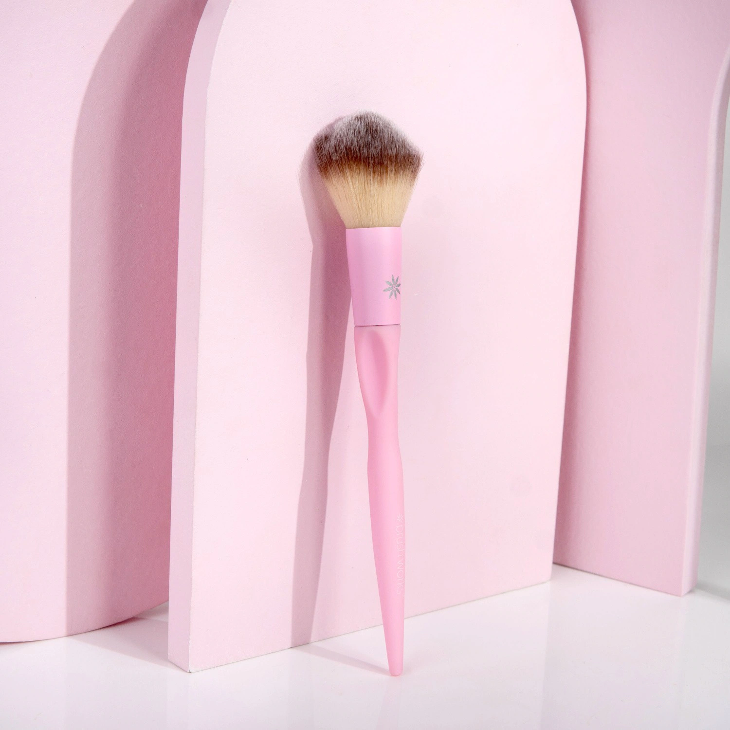 Brushworks HD četkica za puder, roza