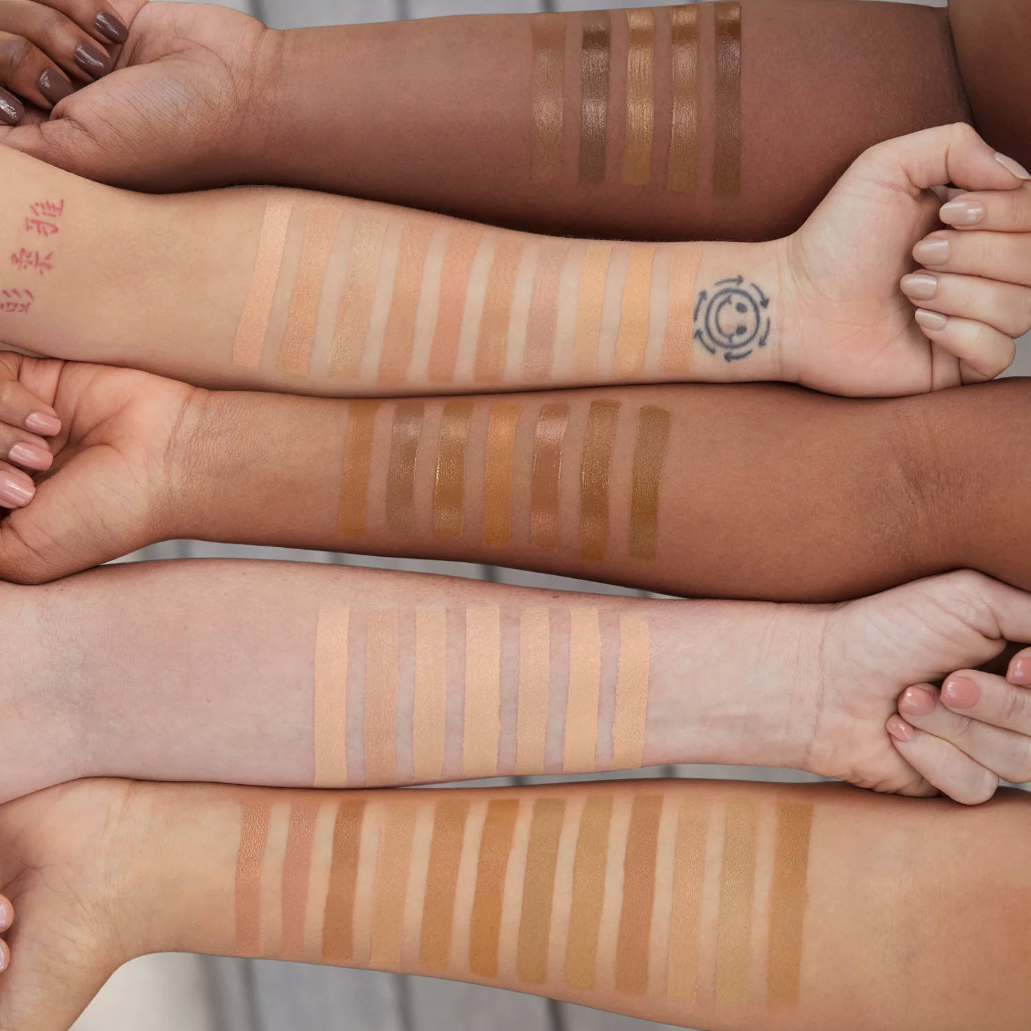 Base de maquillaje Face Color Flawless Match con acabado natural - Base de maquillaje en crema