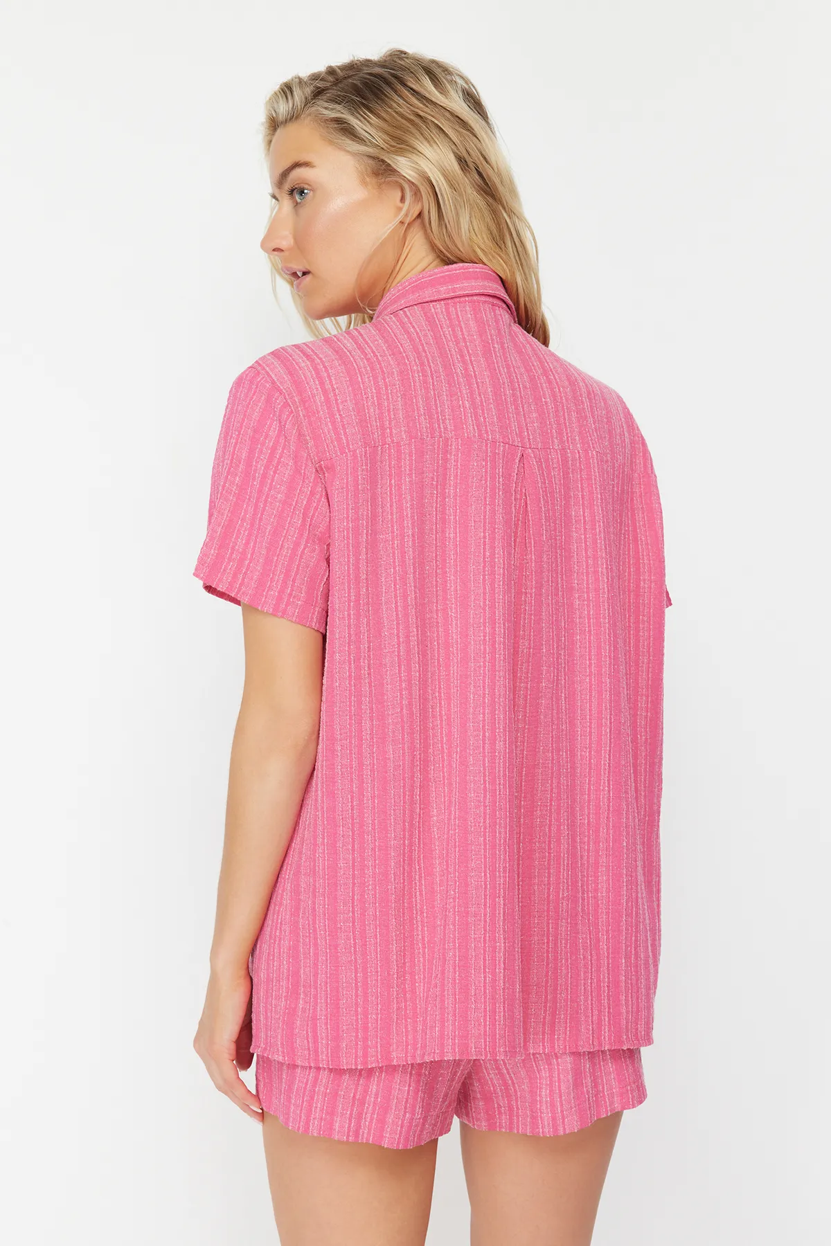 Trendyol Collection  Fuchsia gewebtes Hemd-Shorts-Set aus Leinenmischung TBESS23AU00054