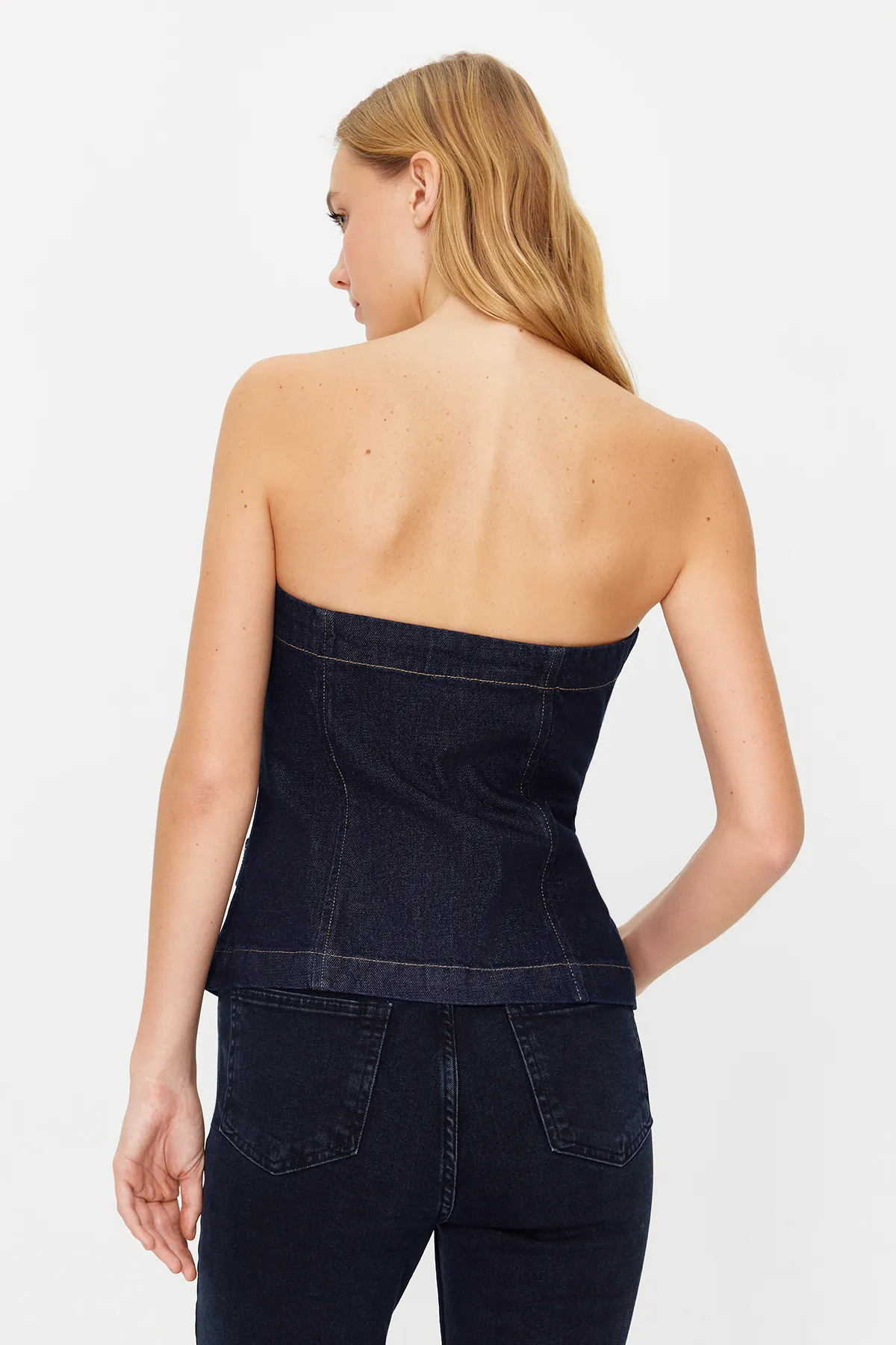 Trendyol Collection  Blaues, vorne geknöpftes, trägerloses Denim-Bustier TWOSS24BS00005