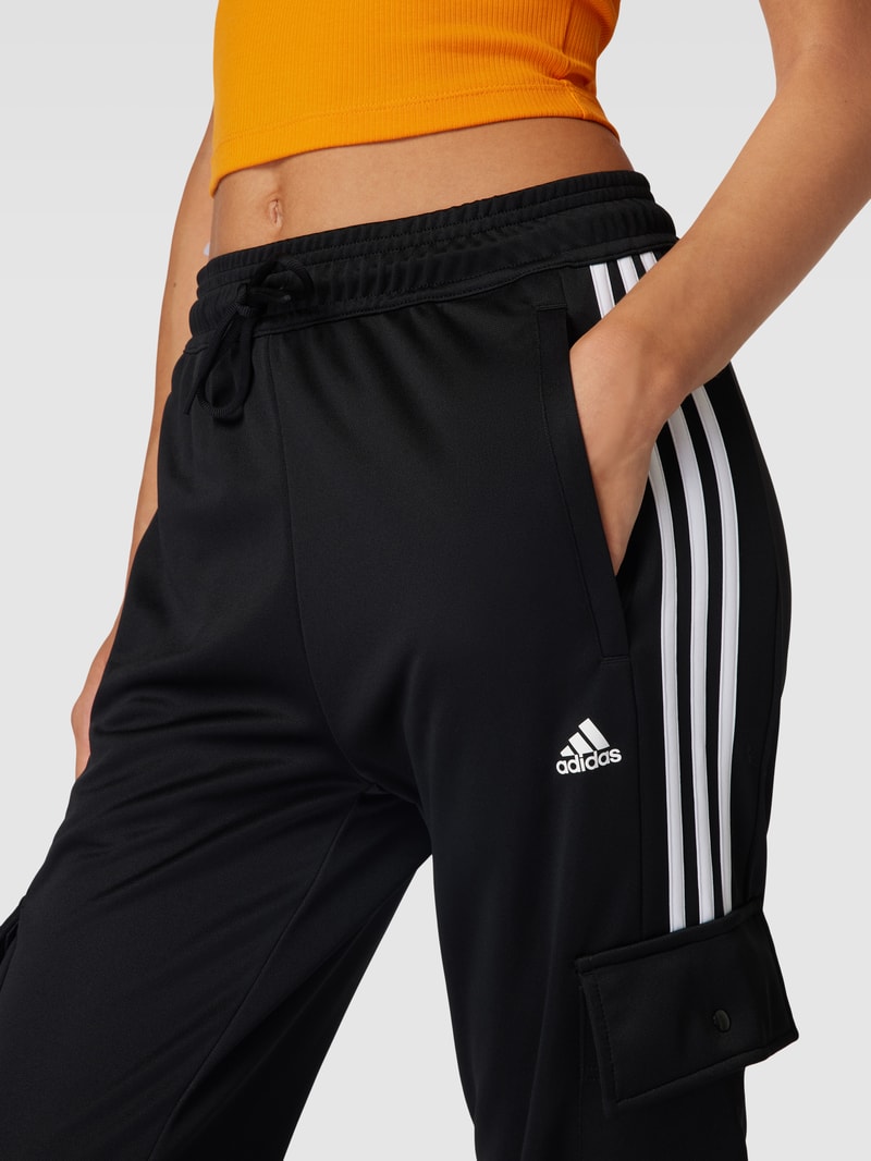 Sweatpants mit Cargotaschen in schwarz