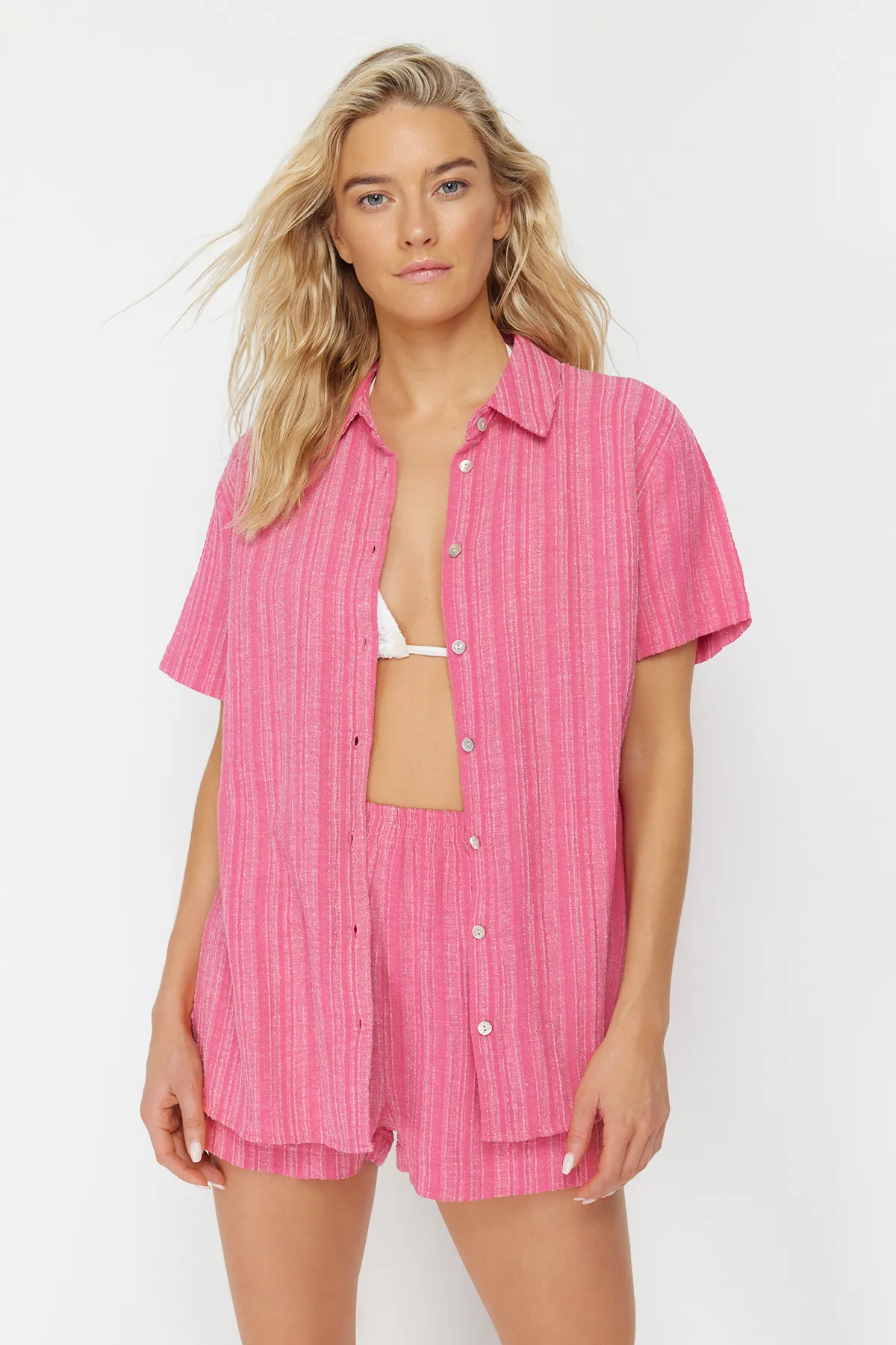 Trendyol Collection  Fuchsia gewebtes Hemd-Shorts-Set aus Leinenmischung TBESS23AU00054