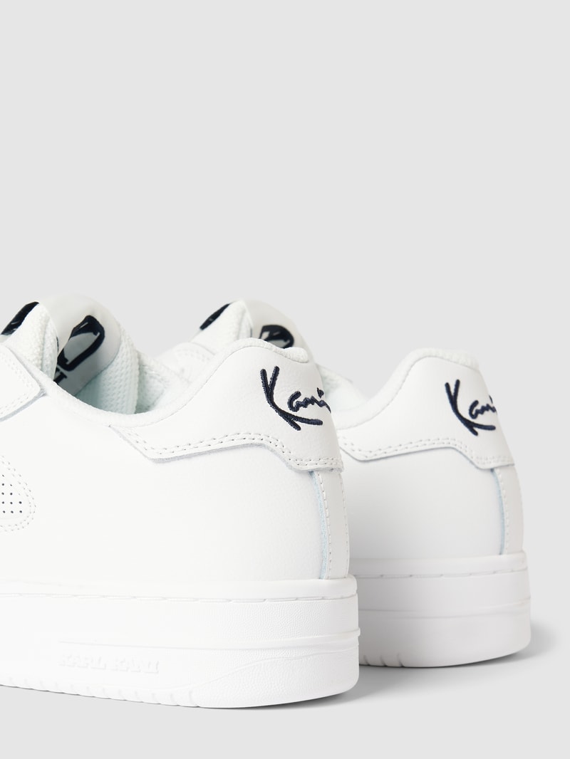 Sneaker aus Leder mit Label-Details Modell 'Classic' in weiss