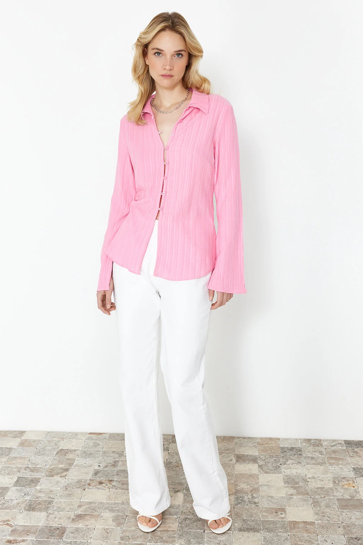 Trendyol Collection  Hellrosa gewebtes Hemd - Taillierte Taille, tailliert, Modell TWOSS24GO00002