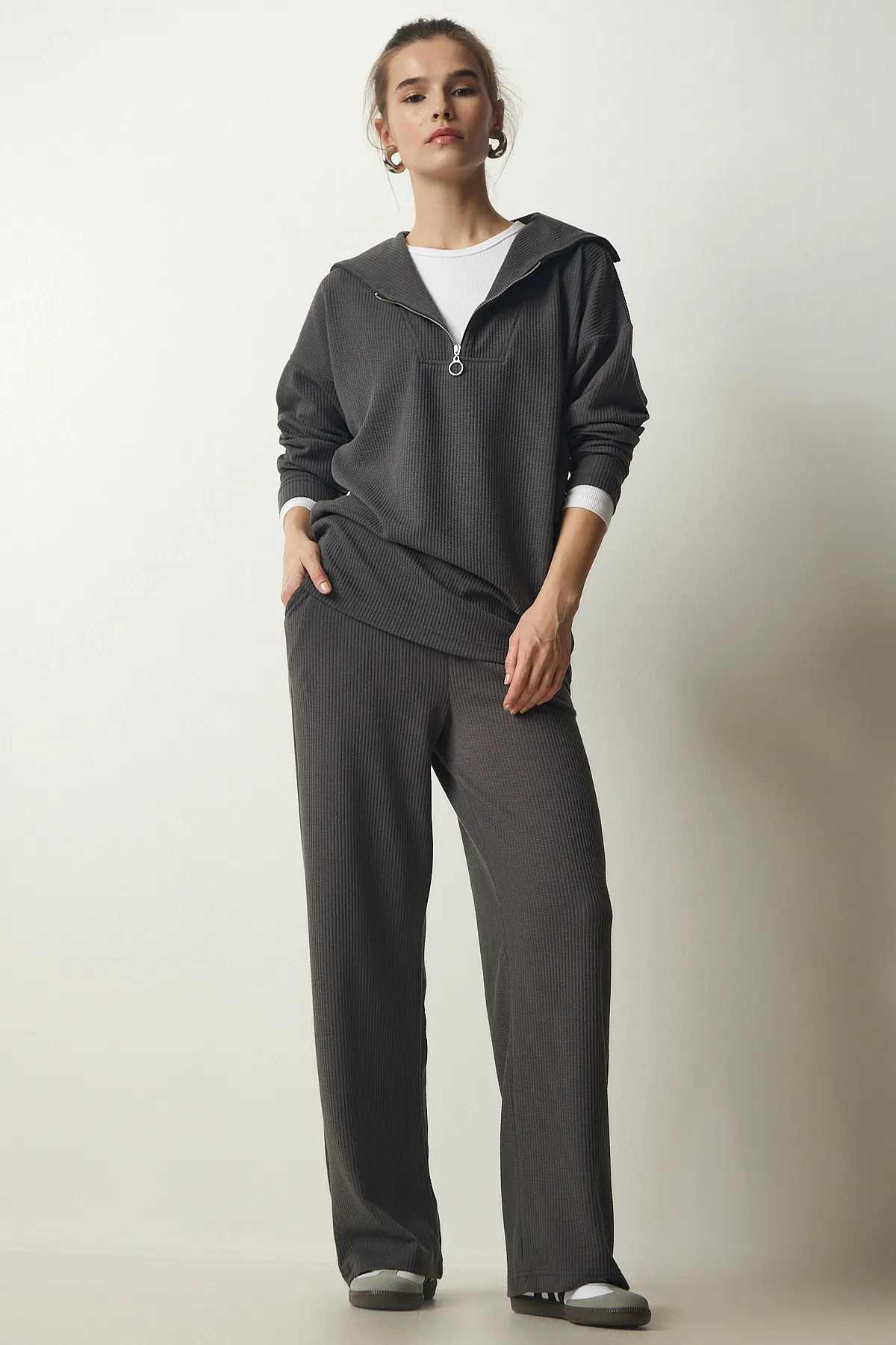 Happiness İstanbul  Damen-Set aus geräucherter Cord-Strickbluse und -Hose EW00004