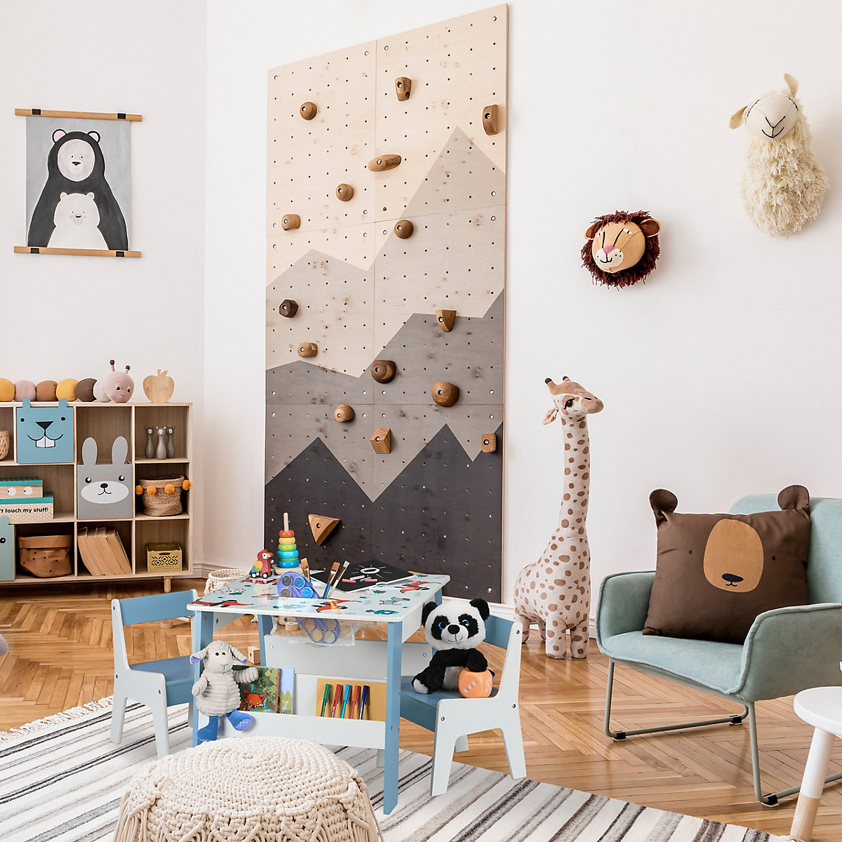 Kindersitzgruppe mit 2 Stühlen