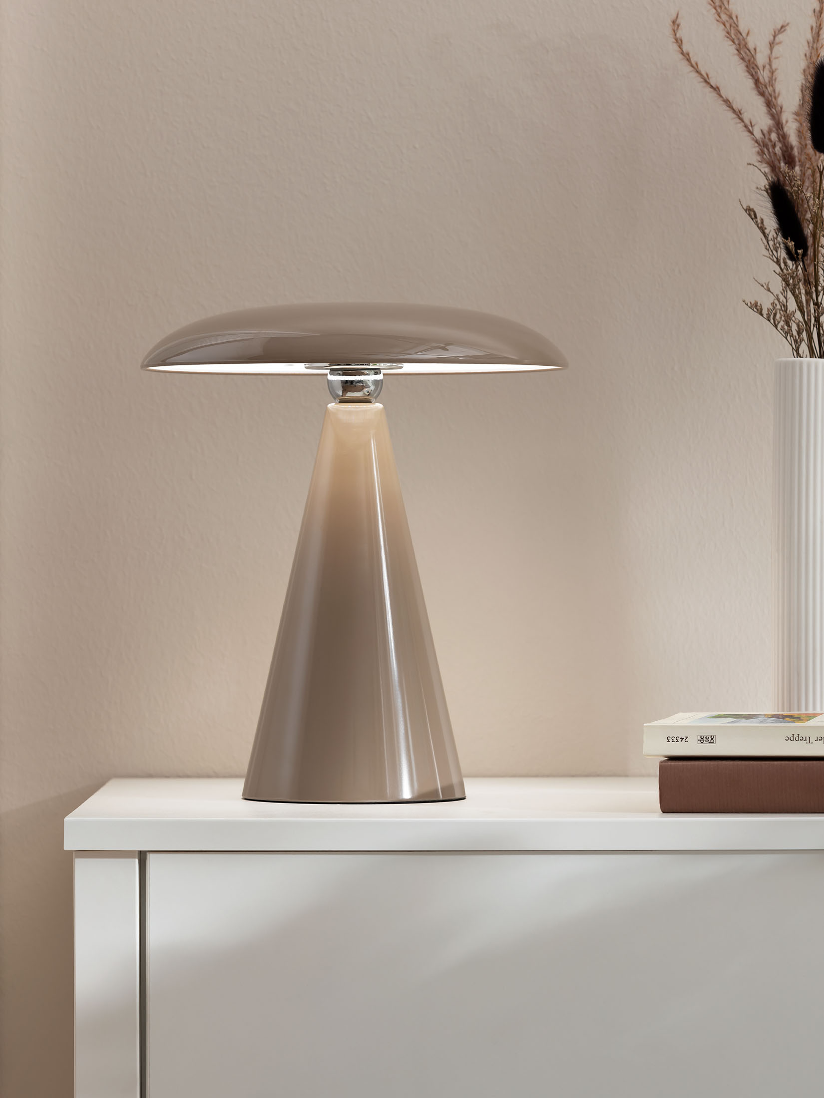 Esra Lampe, Taupe