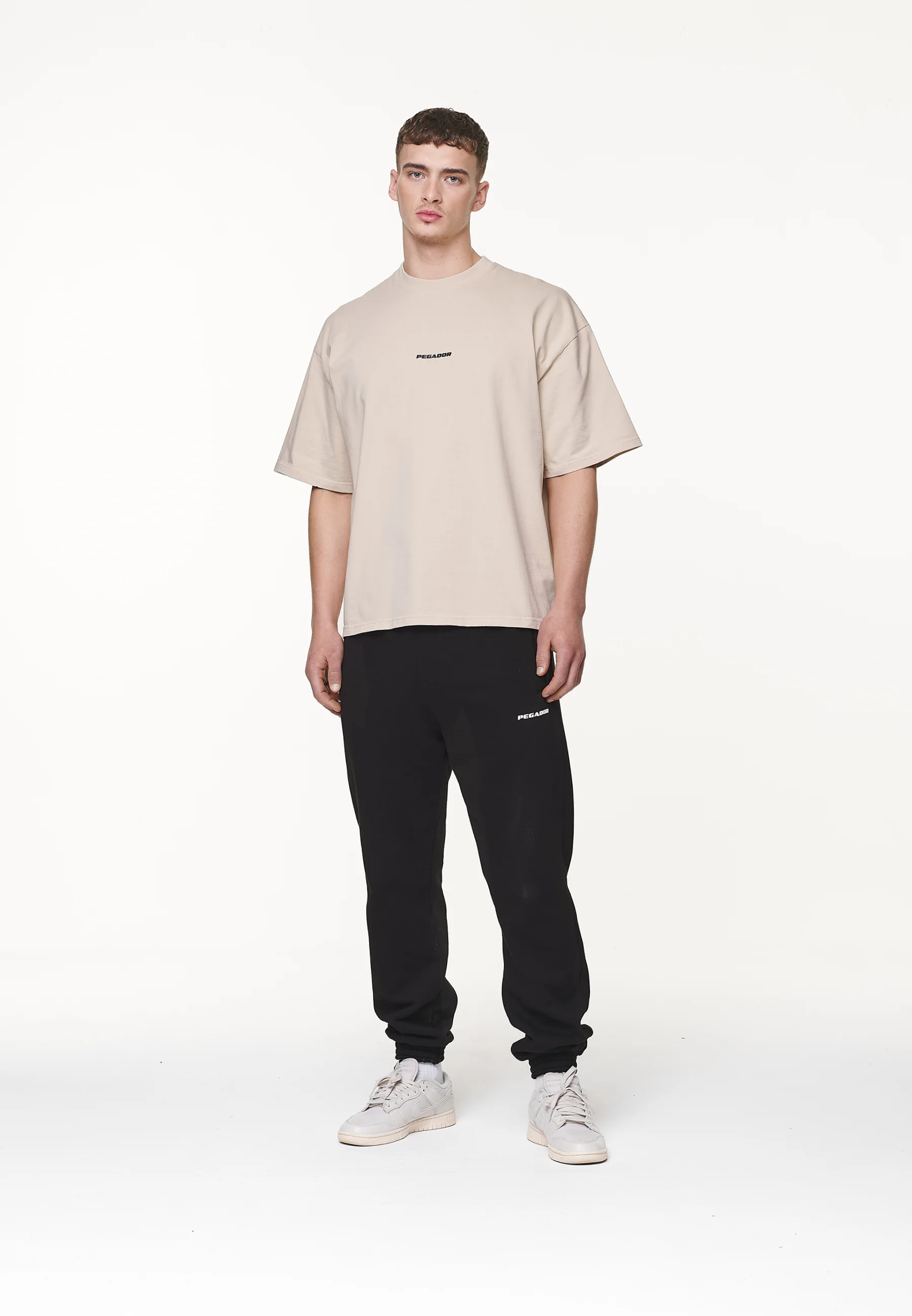 Pegador LOGO BOXY TEE - Camiseta con estampado