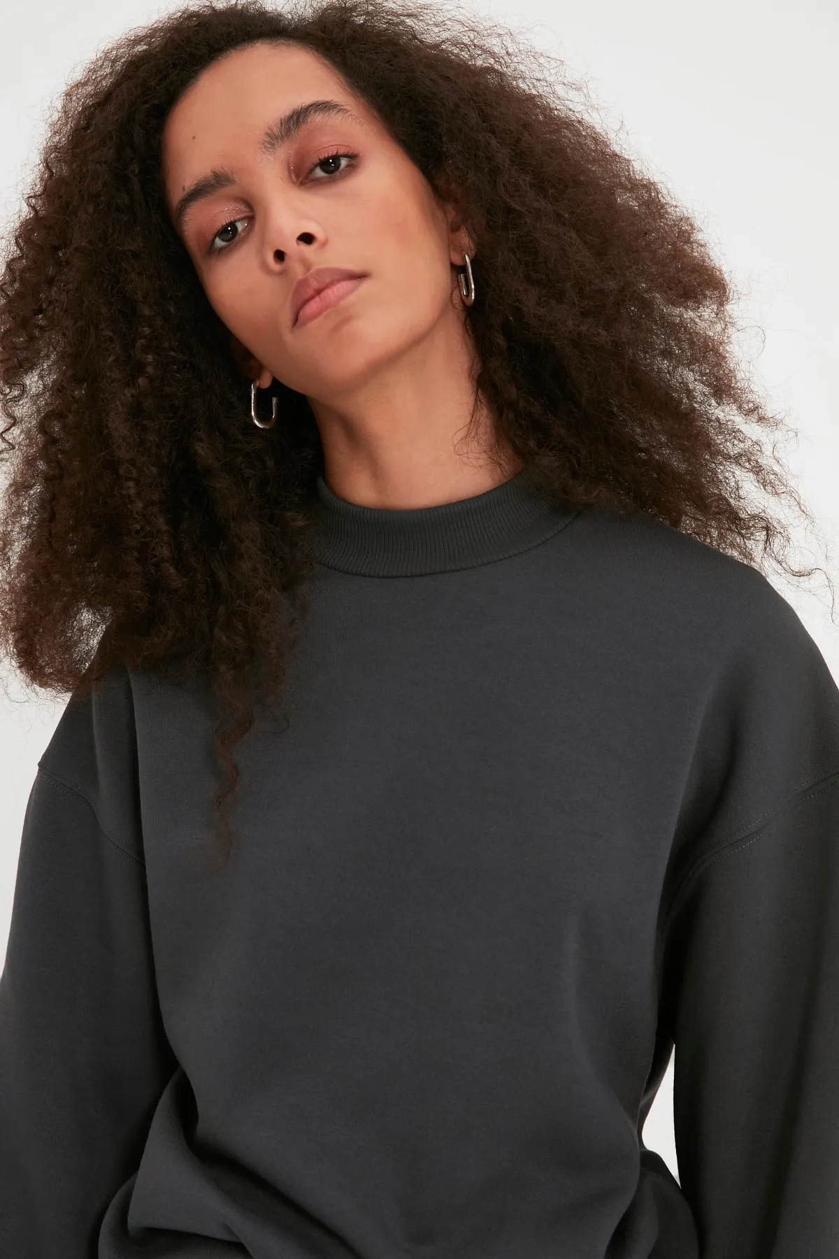 Trendyol Collection  Anthrazit Dickes Innenfleece Stehkragen Entspannte/Bequeme Passform Strick-Sweatshirt TWOAW20SW0584