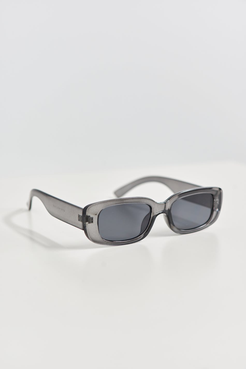 Slim rectangular sunglasses