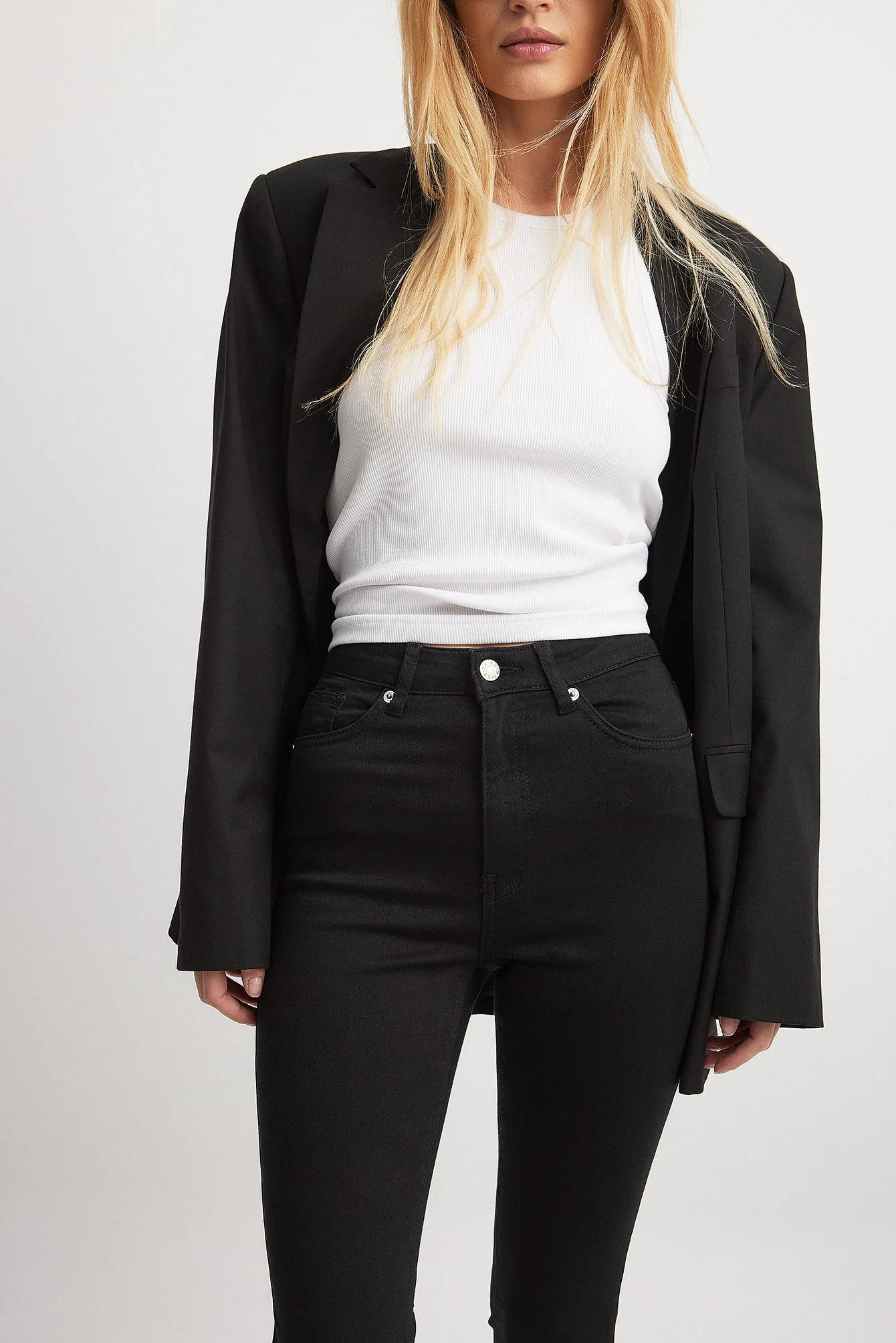 Skinny-Jeans mit hoher Taille und rohem Saum