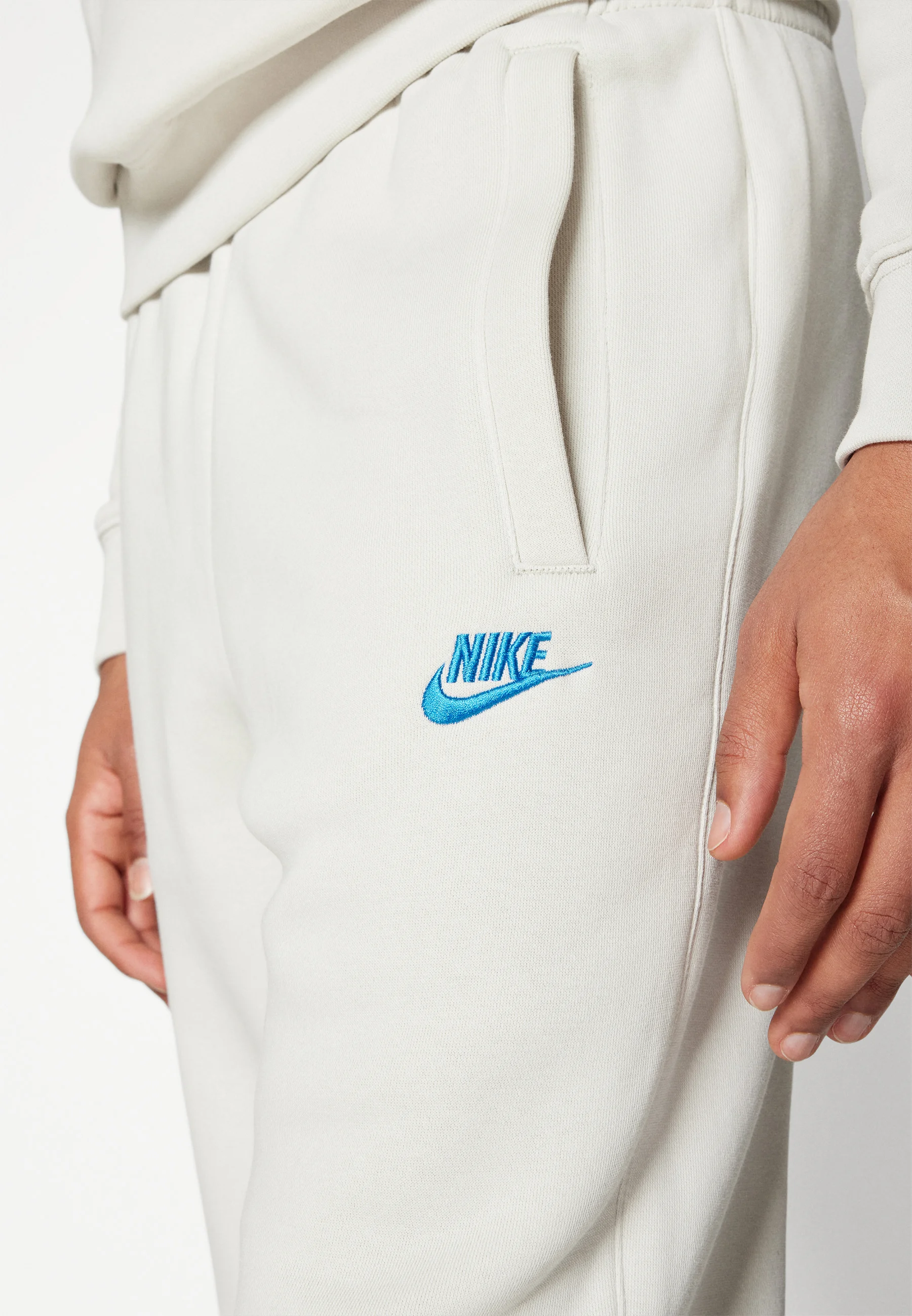 Nike Sportswear CLUB PANT - Pantalones deportivos