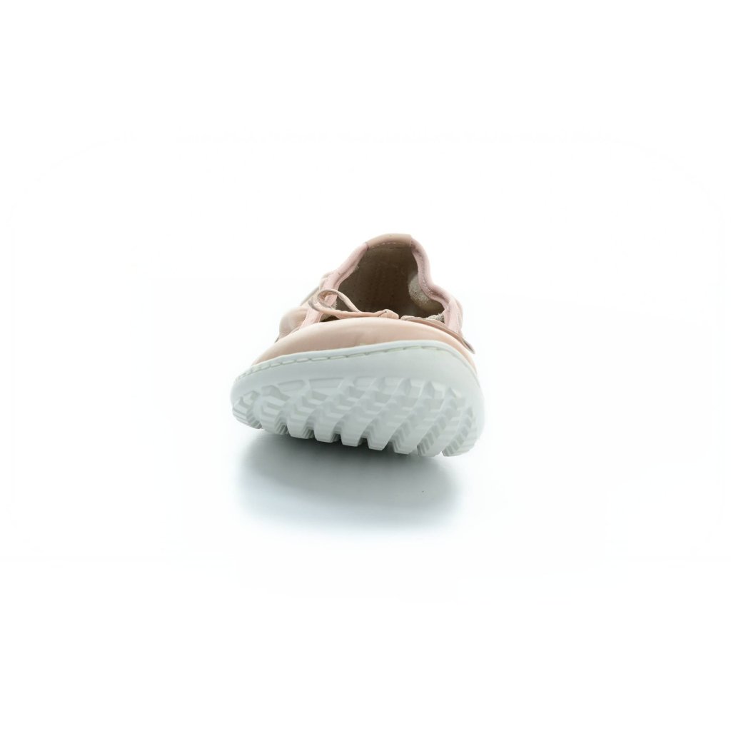 Zaqq Suqar Nude Barfußballerinas