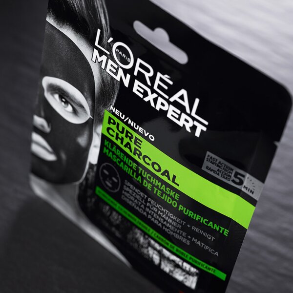 L'Oréal Paris Men Expert Pure Charcoal schwarze, tiefenreinigende und mattierende Tuchmaske Gesichtsmaske