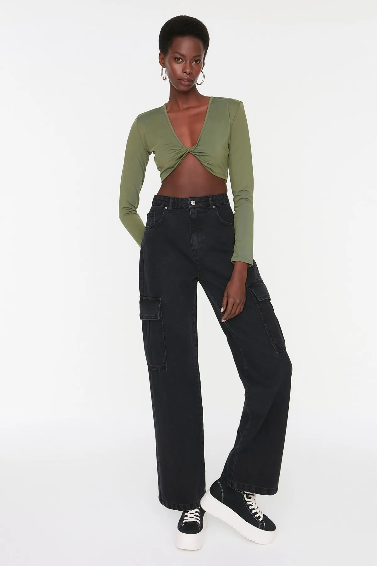 Trendyol Collection  Schwarze Cargo-Jeans mit hoher Taille und weitem Bein TWOSS22JE0581