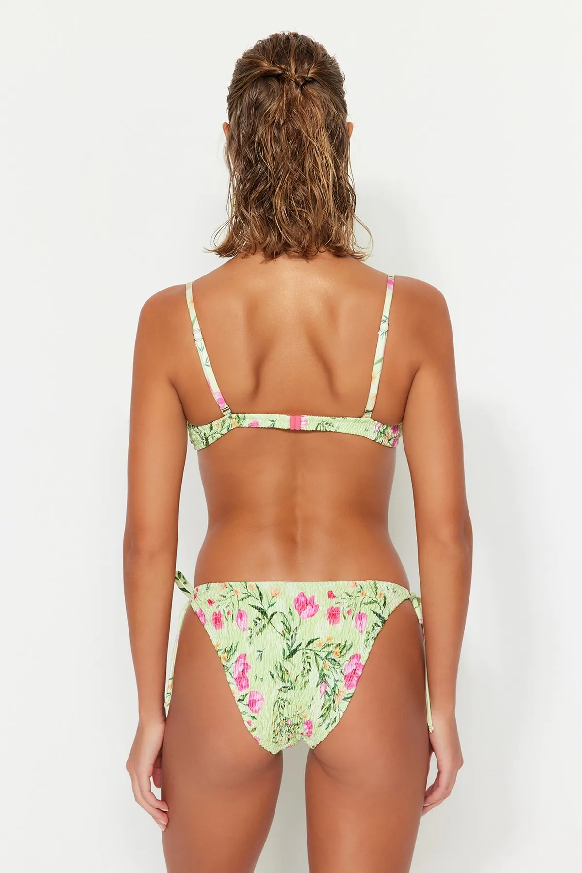 Trendyol Collection  Mehrfarbige Gype-Bikinihose mit Blumenmuster TBESS22BA0245