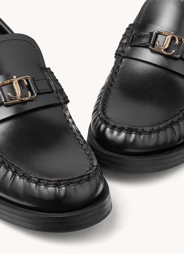 Mocassins Jimmy Choo Addie em couro de bezerro com logo