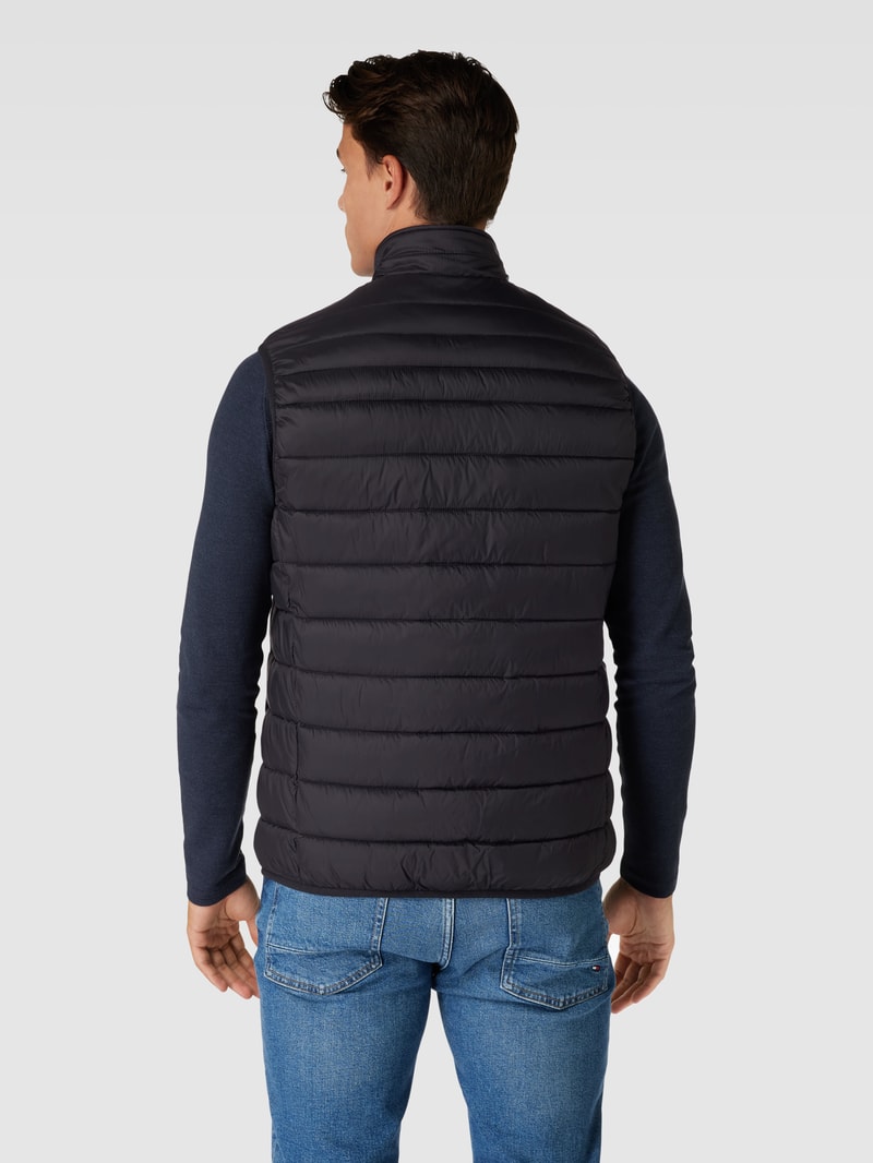 Steppweste mit Label-Patch in schwarz