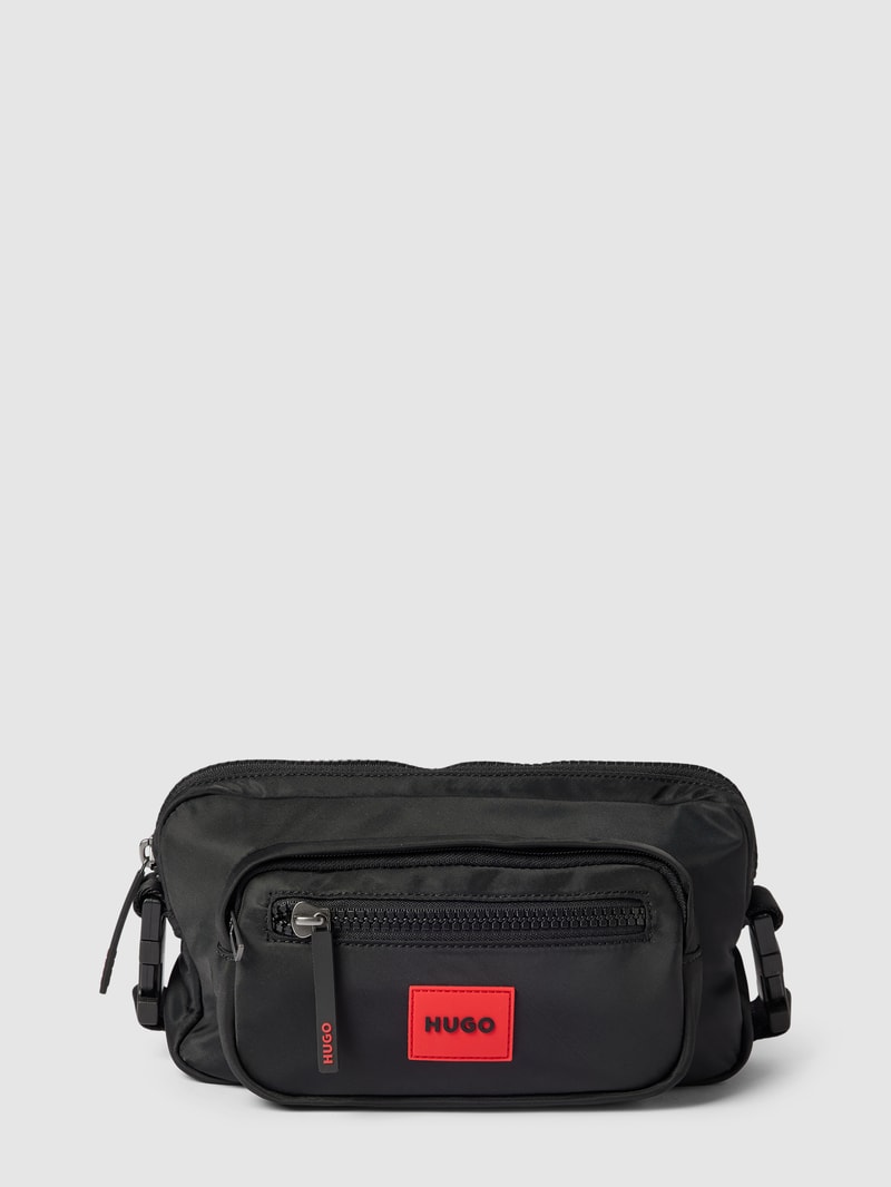 Umhängetasche mit Label-Patch Modell 'Ethon' in schwarz