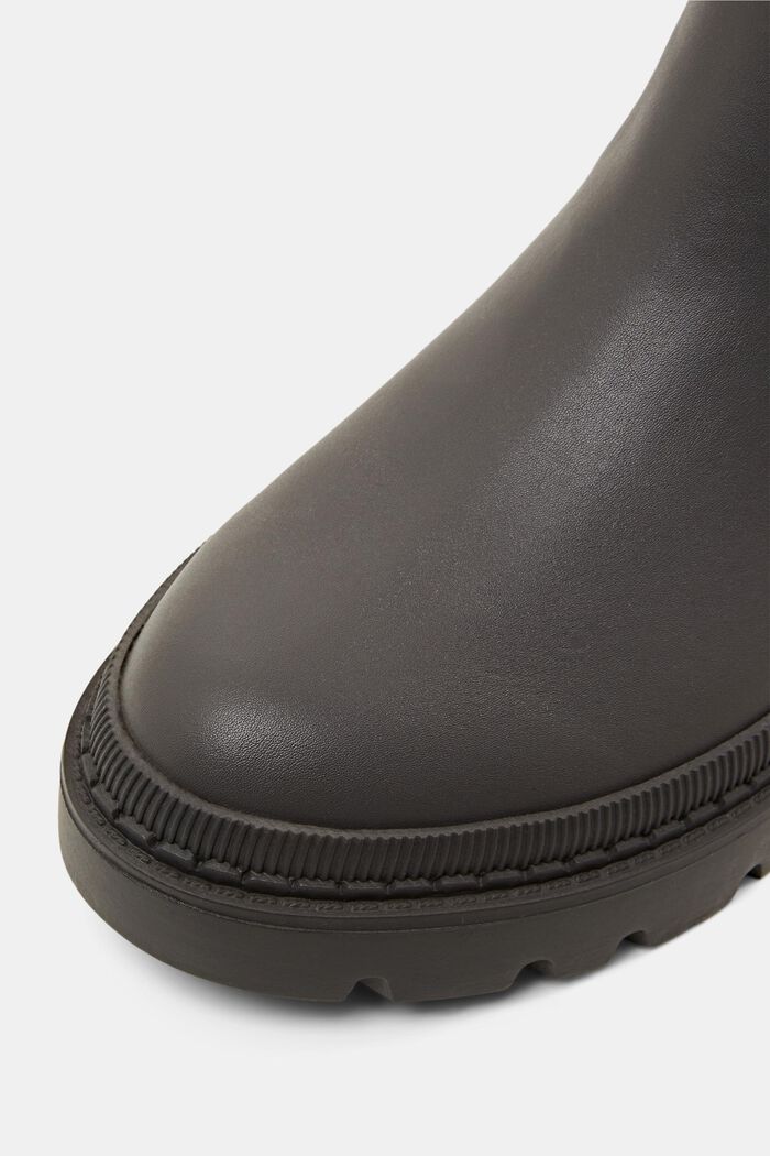 Grobe Boots in Lederoptik