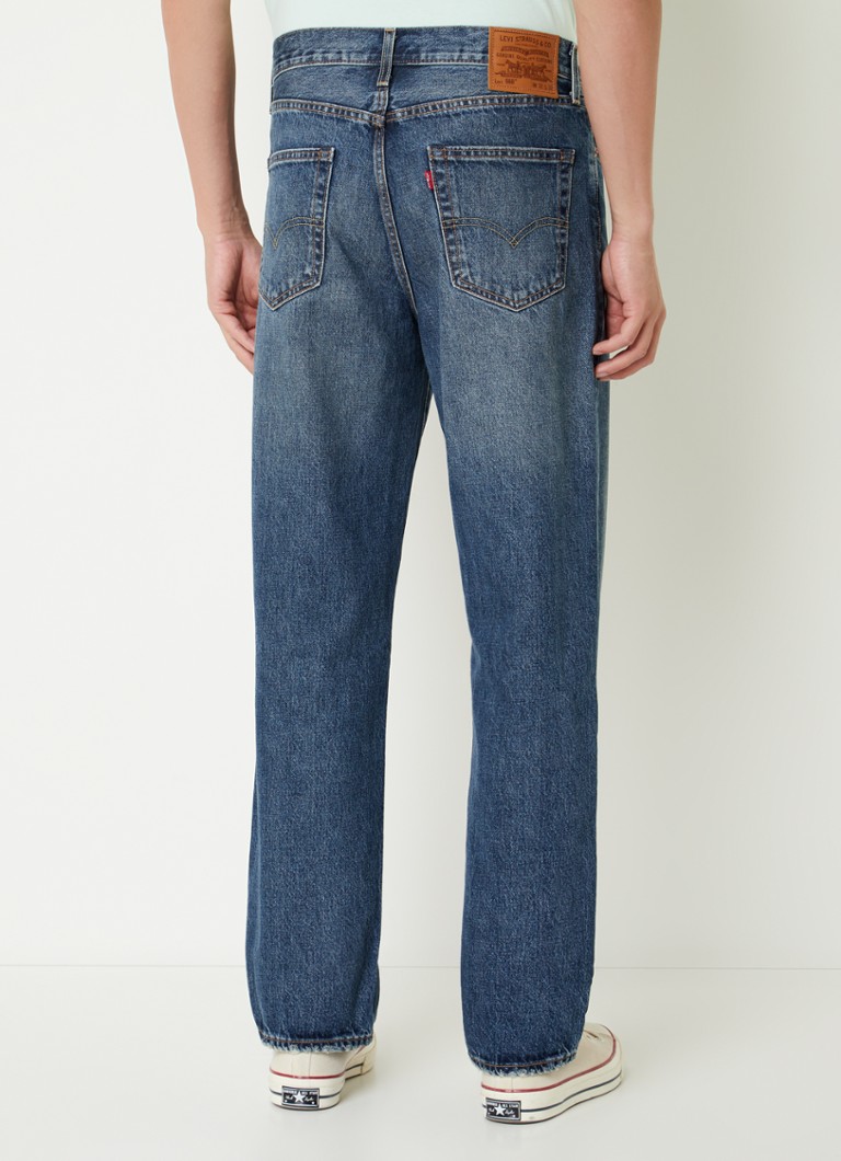 Calça jeans Levi's 568 de modelagem solta e lavagem média.