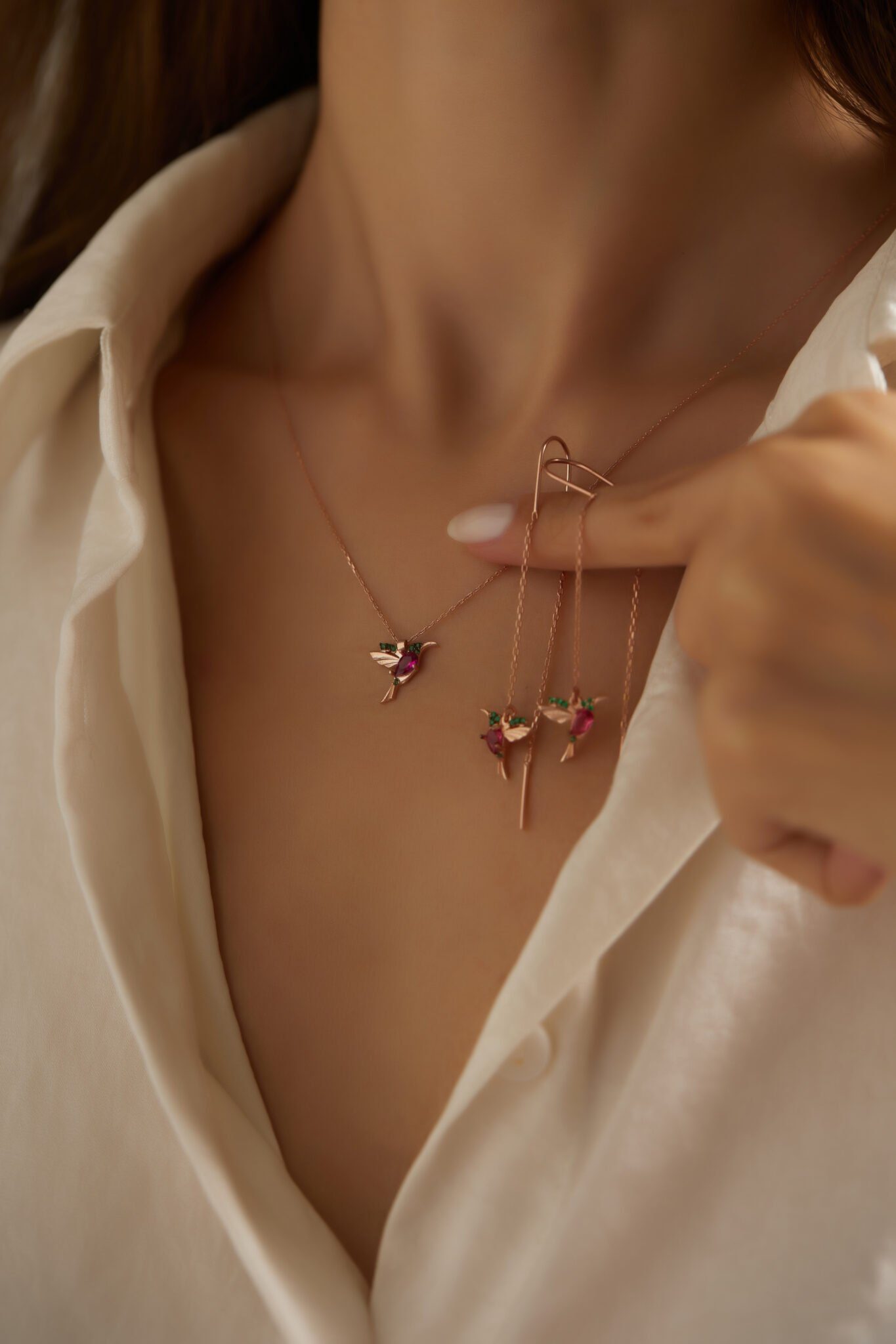 Einzelstück Paar Ohrhänger Einzelstück Kolibri Ohrringe aus 925 Sterling Silber, rosé vergoldet, mit funkelnden Steinen